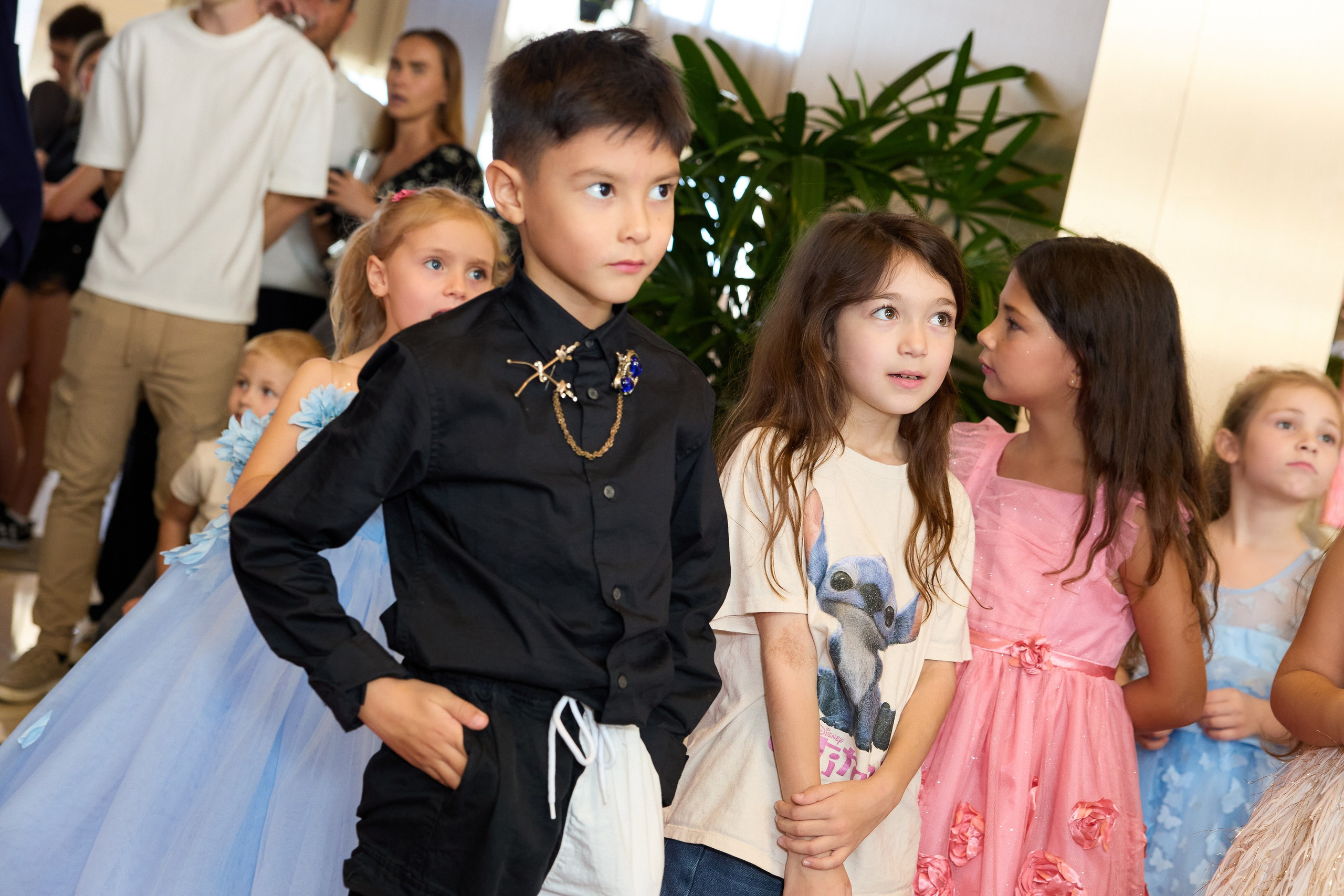 Авторская благотворительная художественная выставка Дианы Бортник. Фотограф Юлия Маковеева