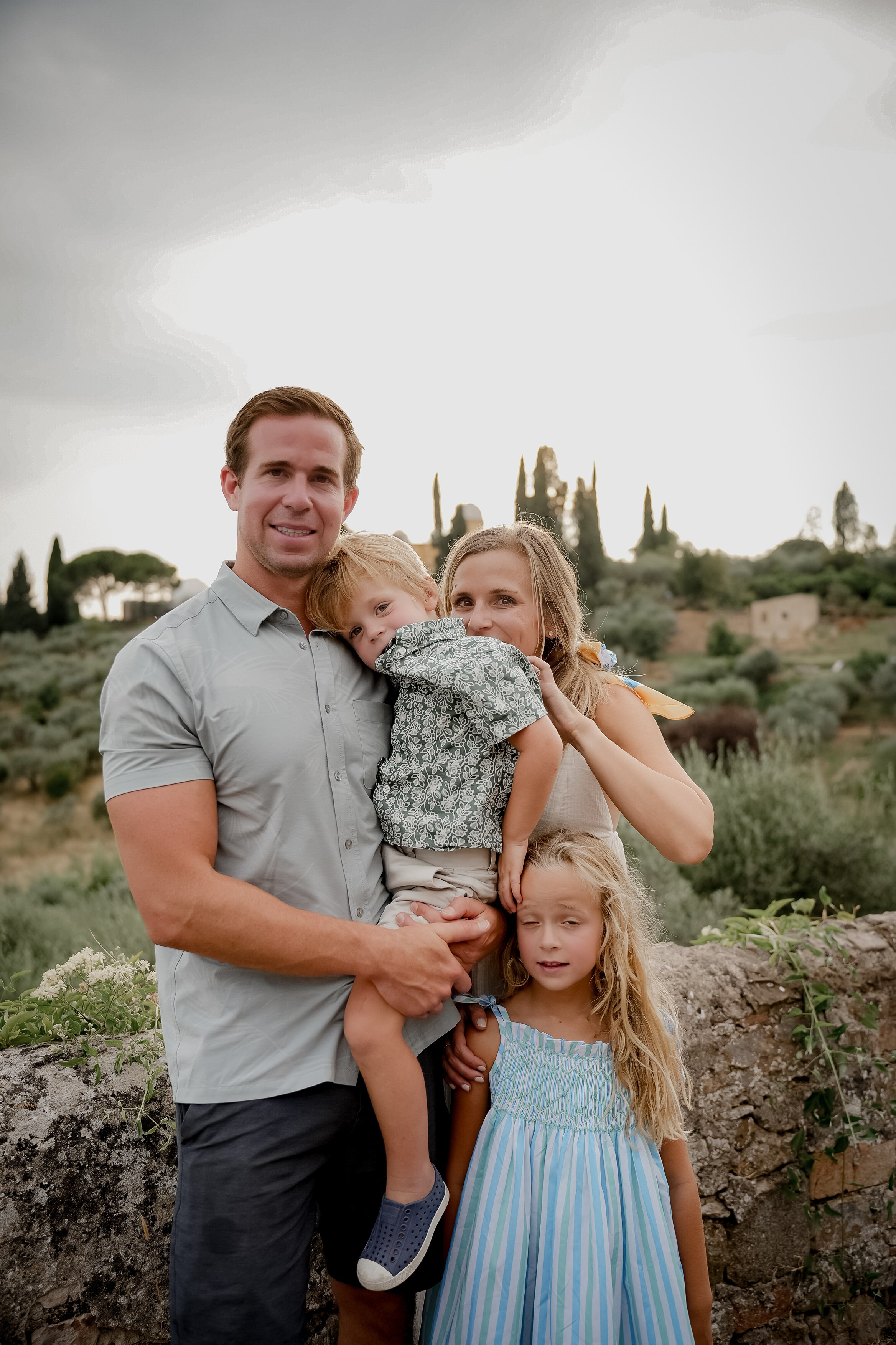 Nicole & Family. Wedding Photographer in Italy