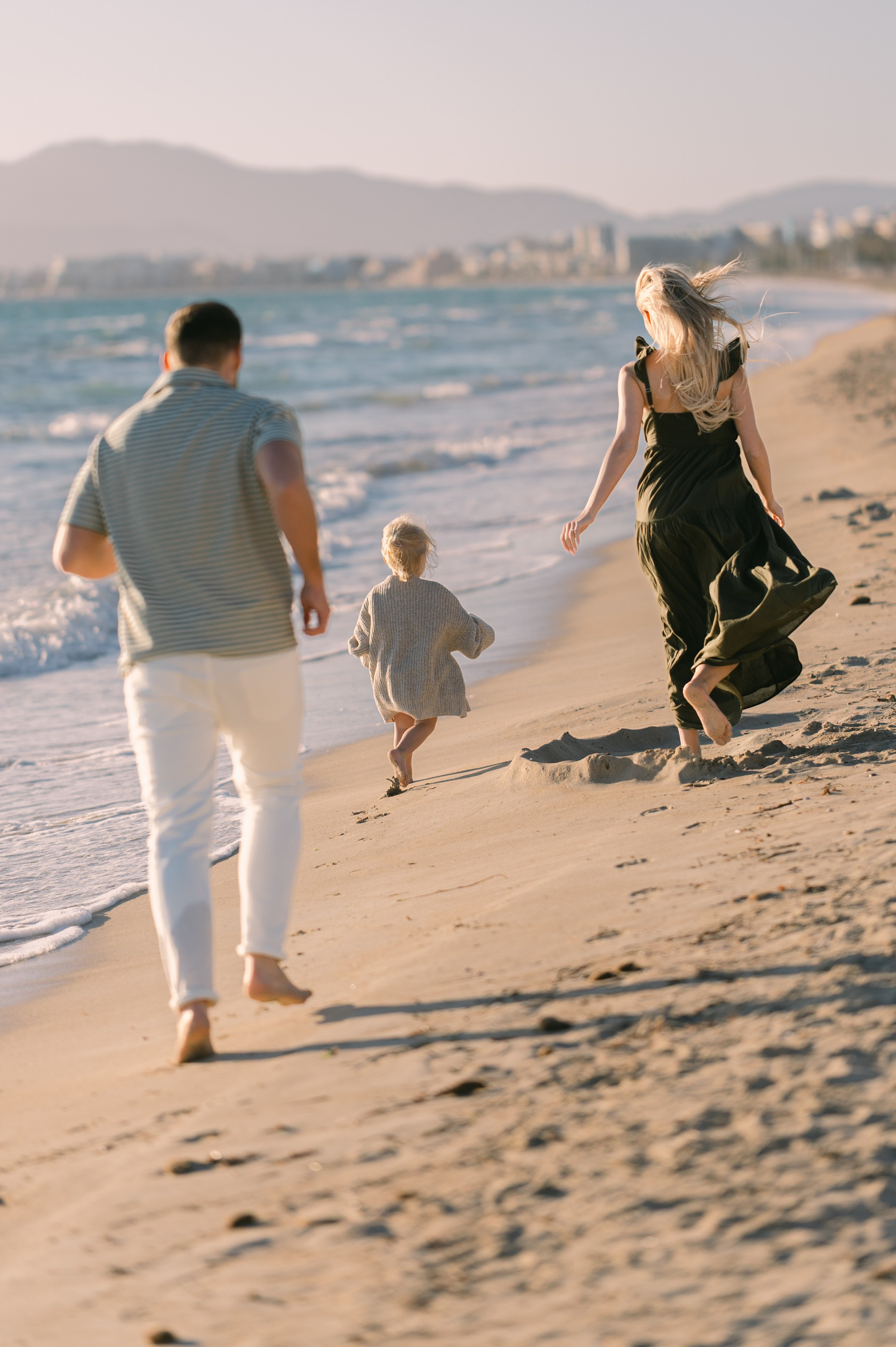 Family & Couple Photoshoot Mallorca S’Arenal Beach — Sunset Session. Photographer in Mallorca
