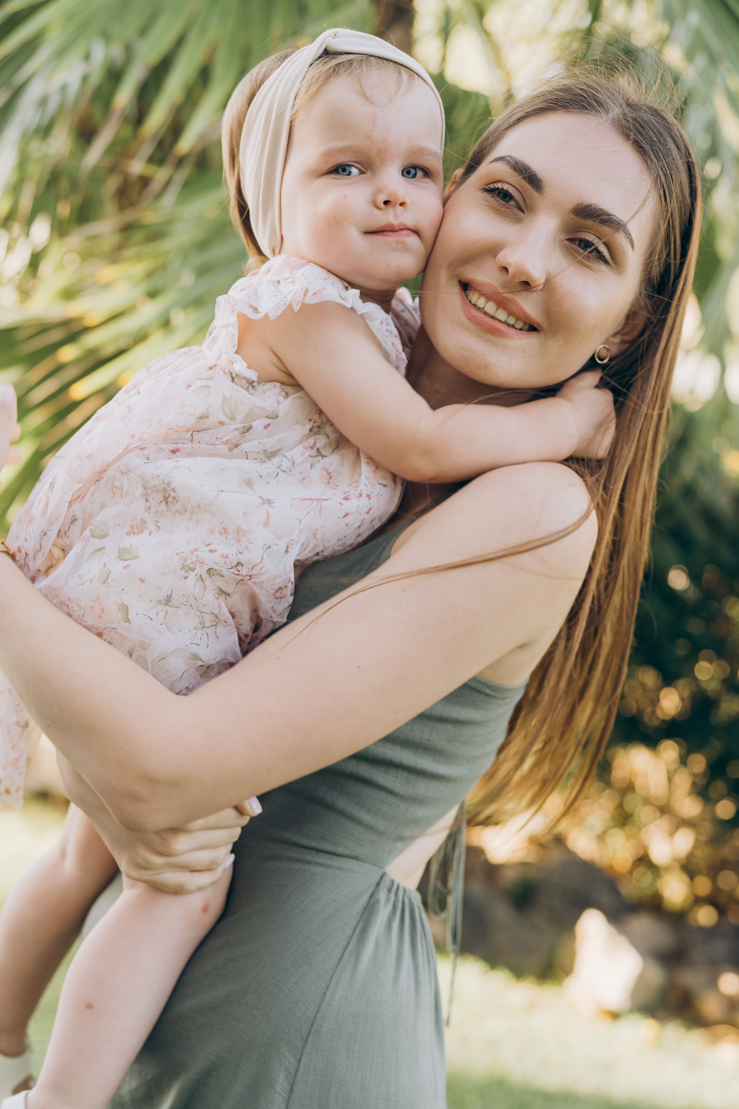 Sophisticated Tanya with her daughter and husband. Фотограф у Пальма де Майорка