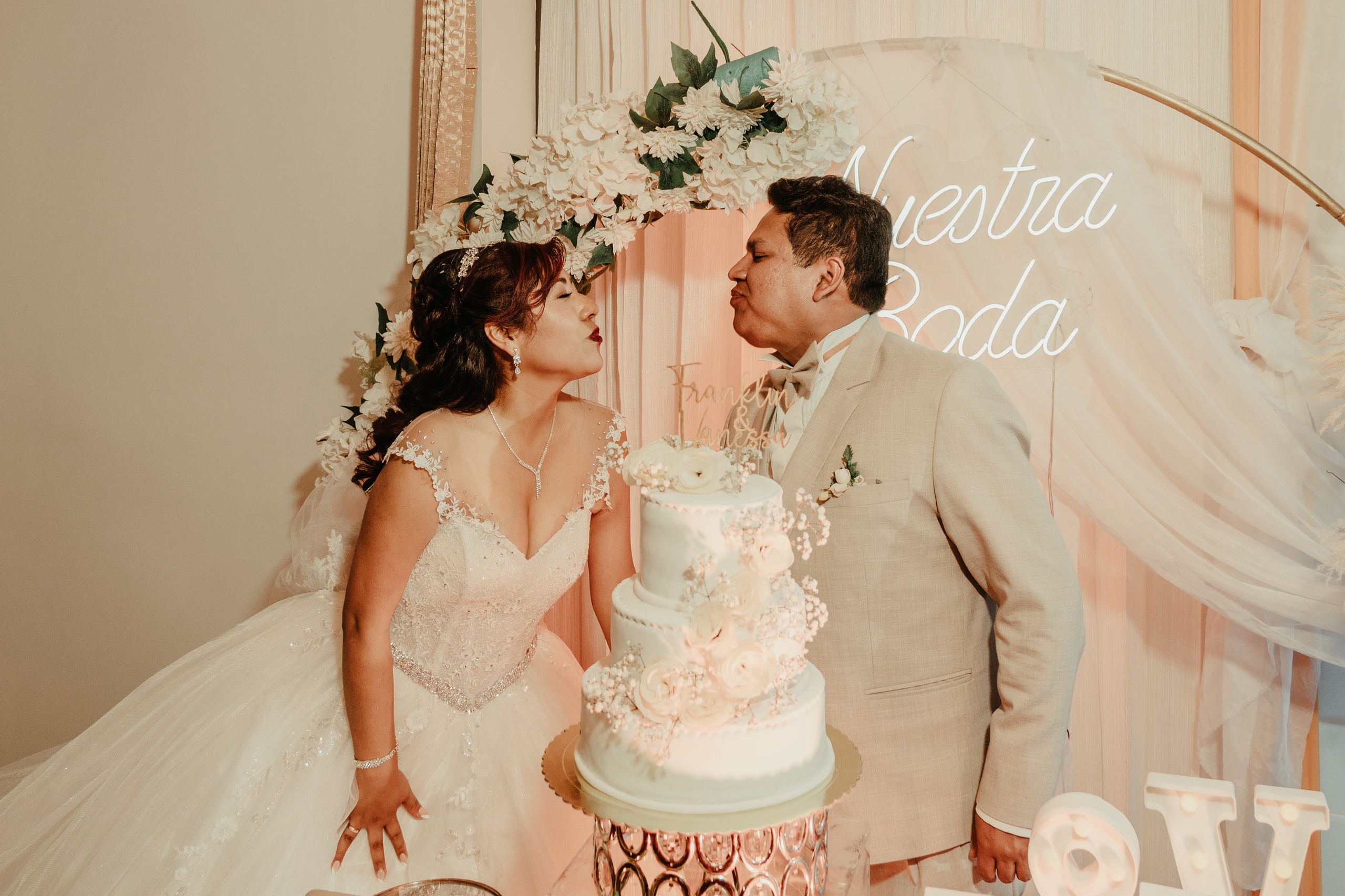 VANESSA + FRANKLIN BODA RELIGIOSA. Studio KVTA | Fotografía y Video de Bodas en Arequipa