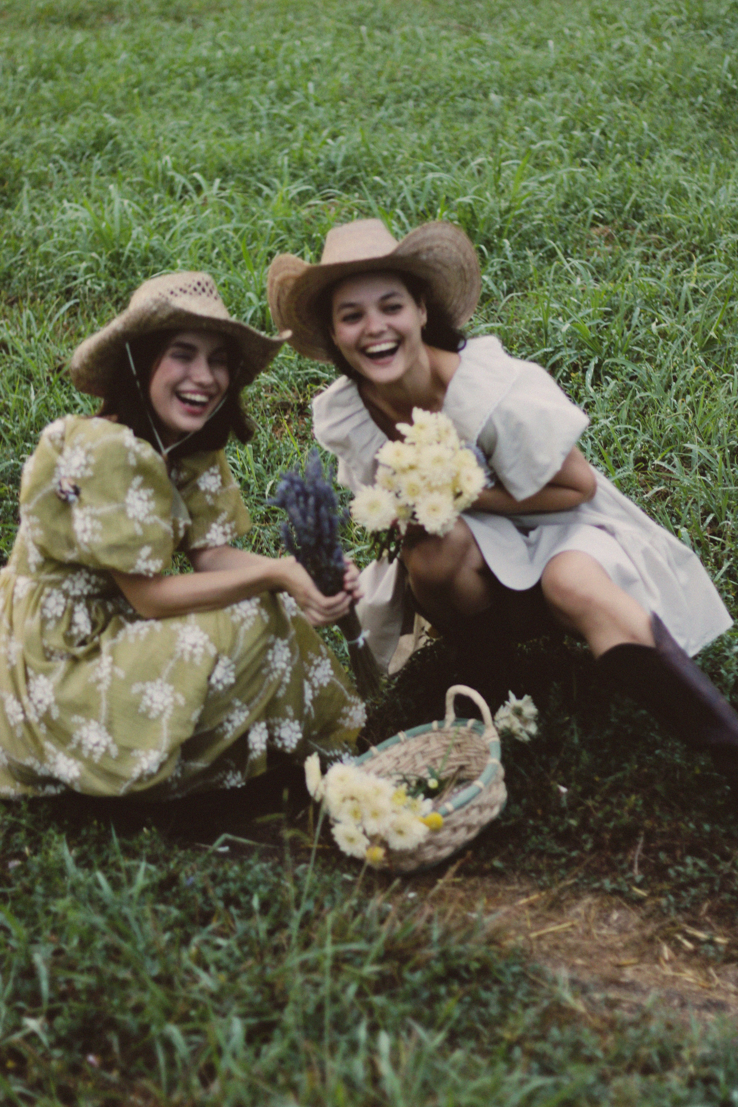 Countryside cowgirl-style portrait photoshoot. Lana Petrychenko — Portrait & Family Photographer. Valencia, Spain