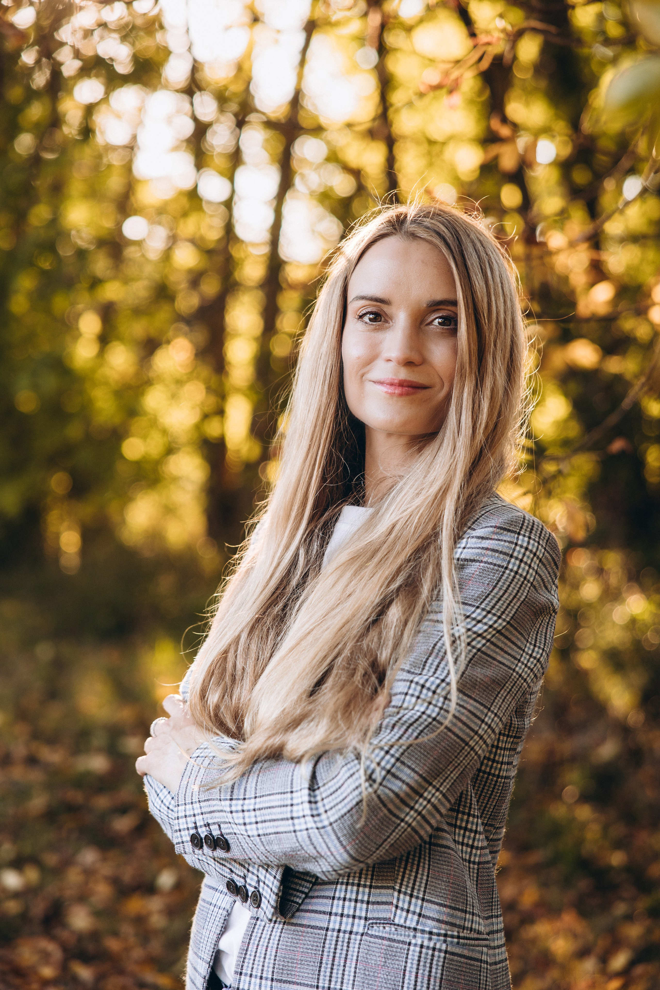 Autumn mother-son family photoshoot in Toulouse. Eugénie Smirnova — your photographer in Toulouse and southwest France