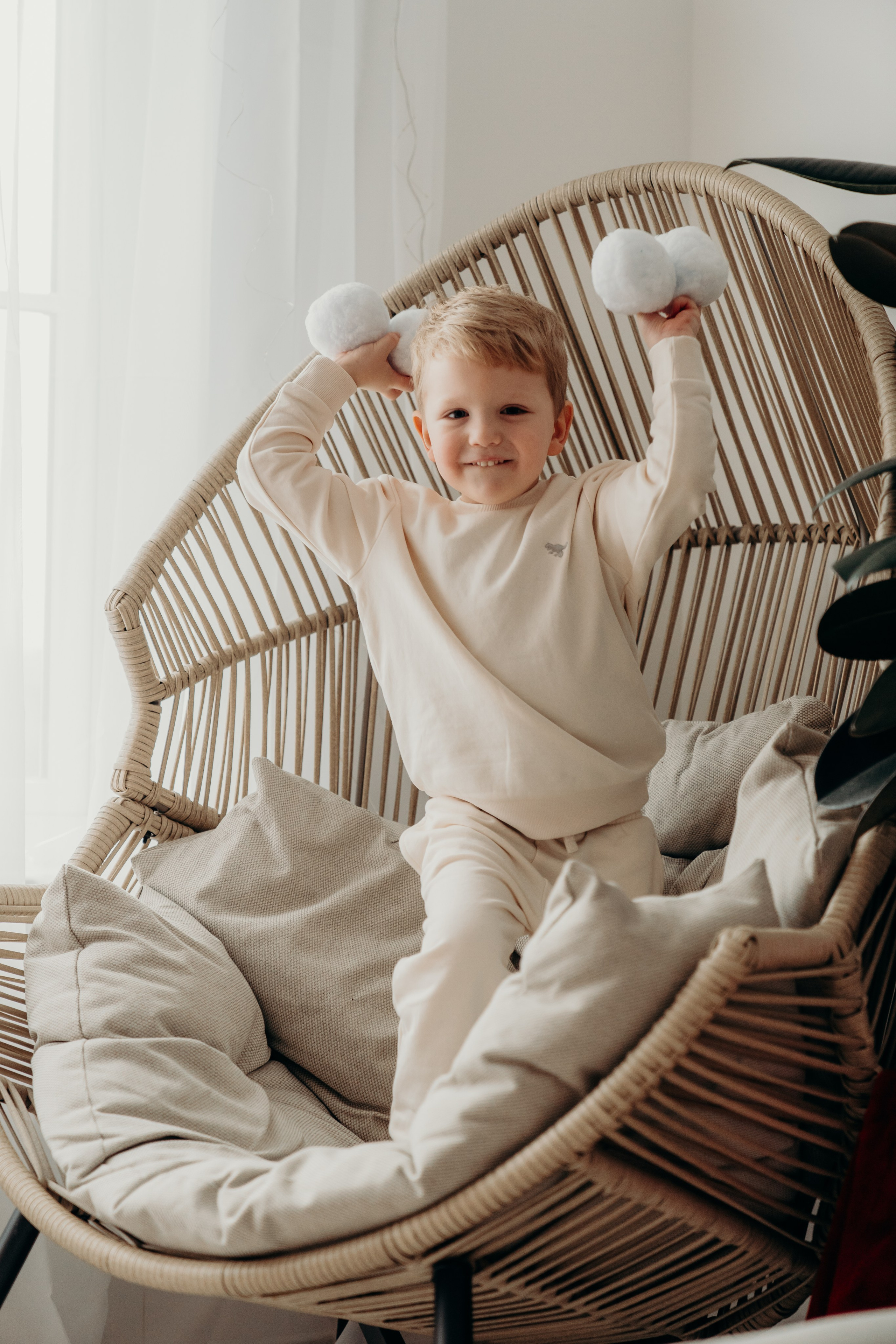 Derbyshire Family. New Year in-home photo session, Washington. Newcastle Upon Tyne Photographer Yana Balatskaya