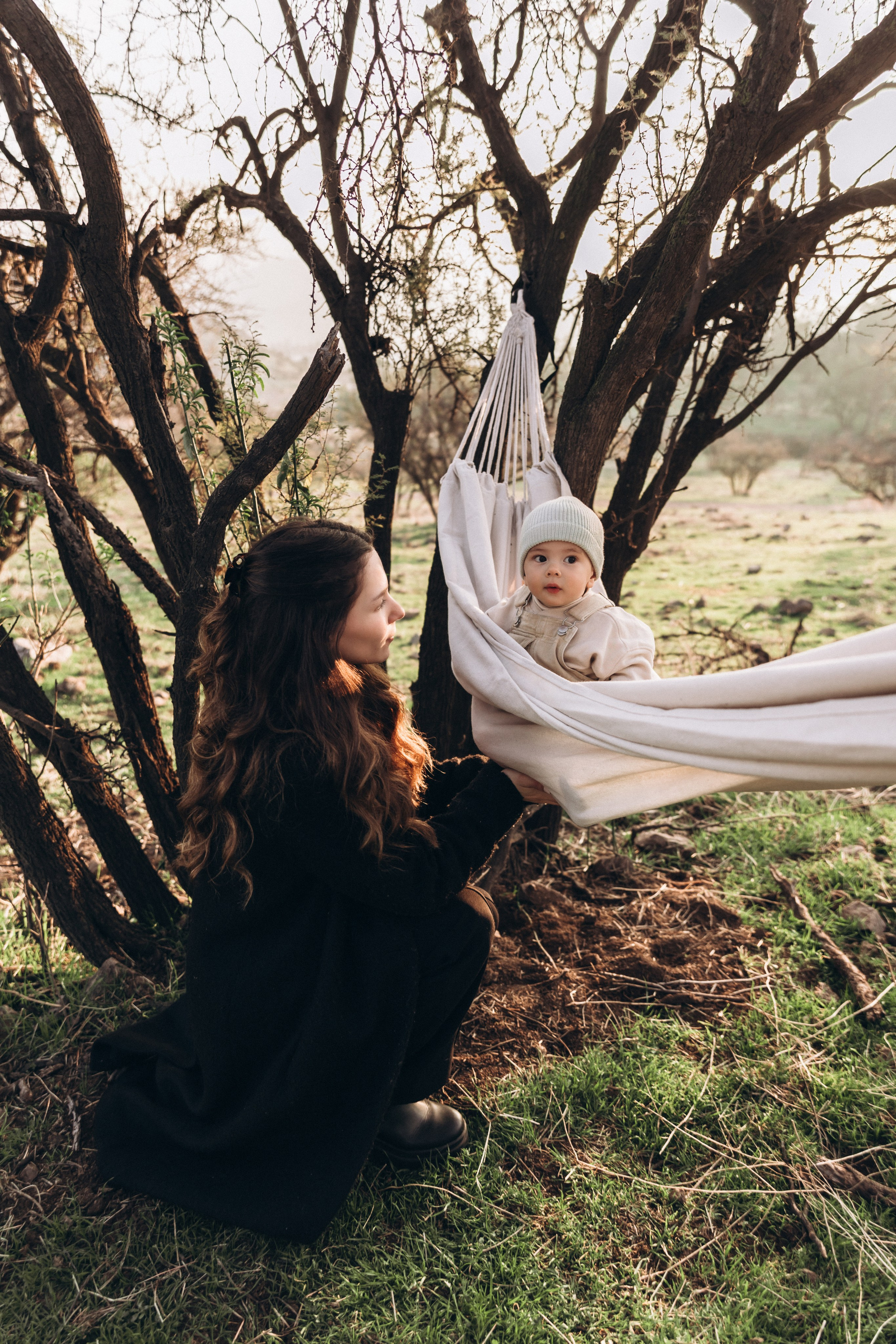 Sesión familiar con caballos en la montaña — Naturaleza y ternura. Photographer in Santiago, Chile Anna Almazova