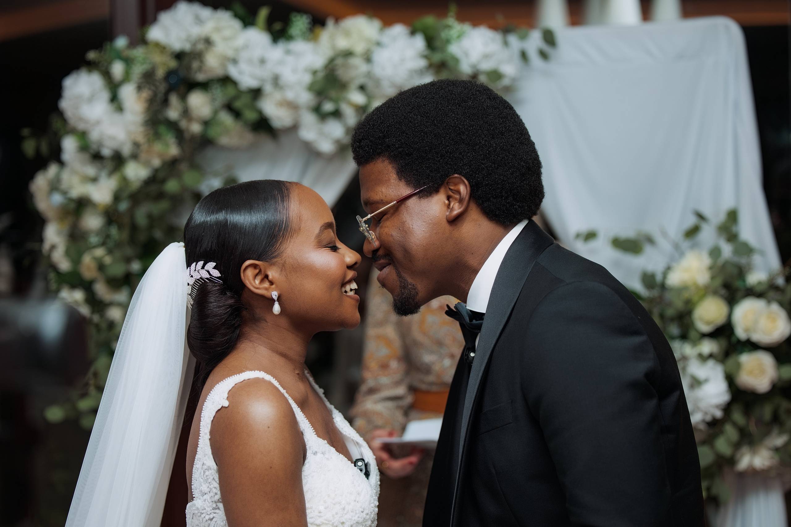 Nawik e Ethson. Fazemos o seu casamento ser lembrado por gerações