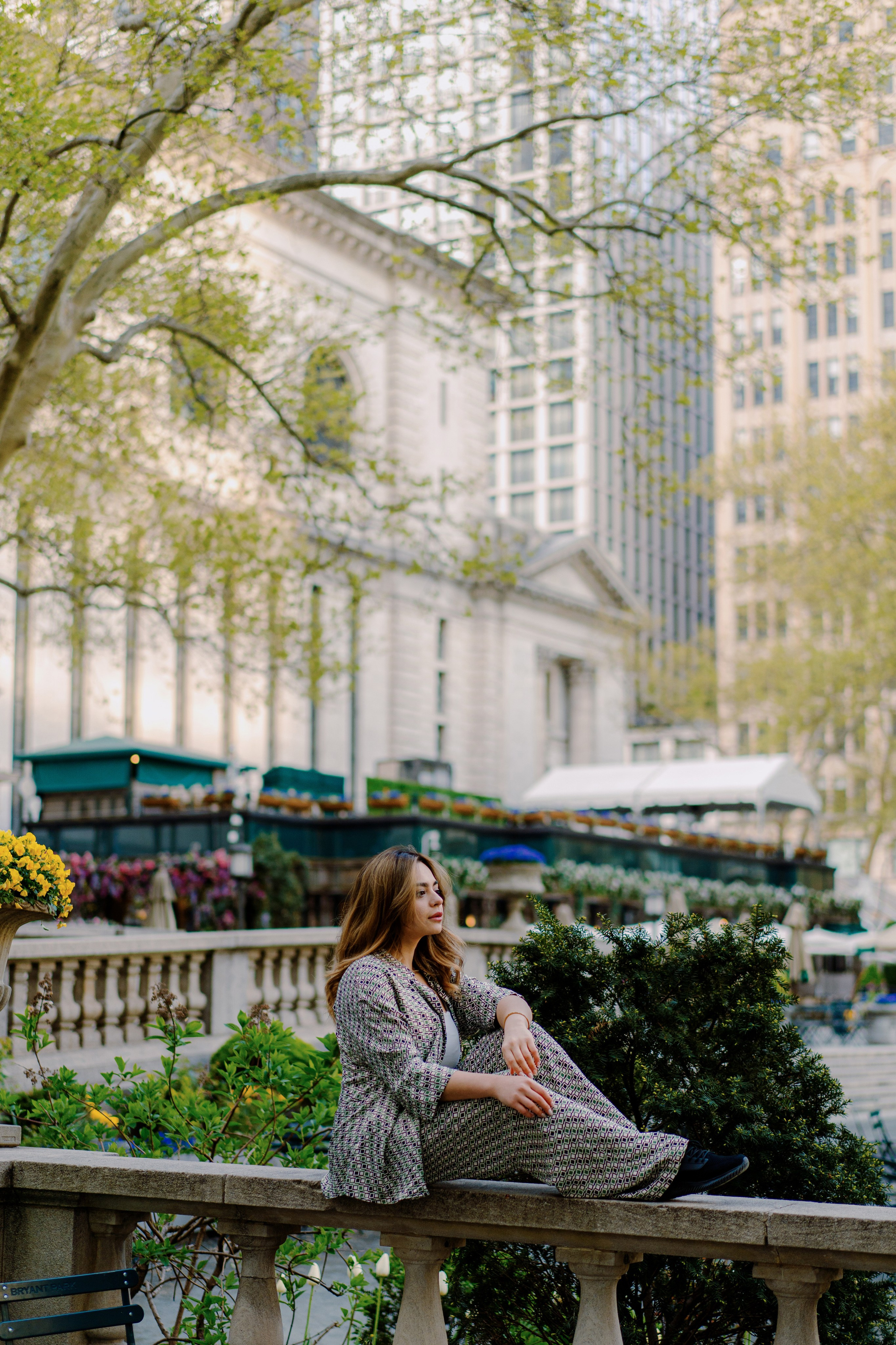 5th Avenue & Bryant Park Photography Sessions | NYC Portrait Location Guide. Videographer and photographer in New York // MAKAROV.VIDEO
