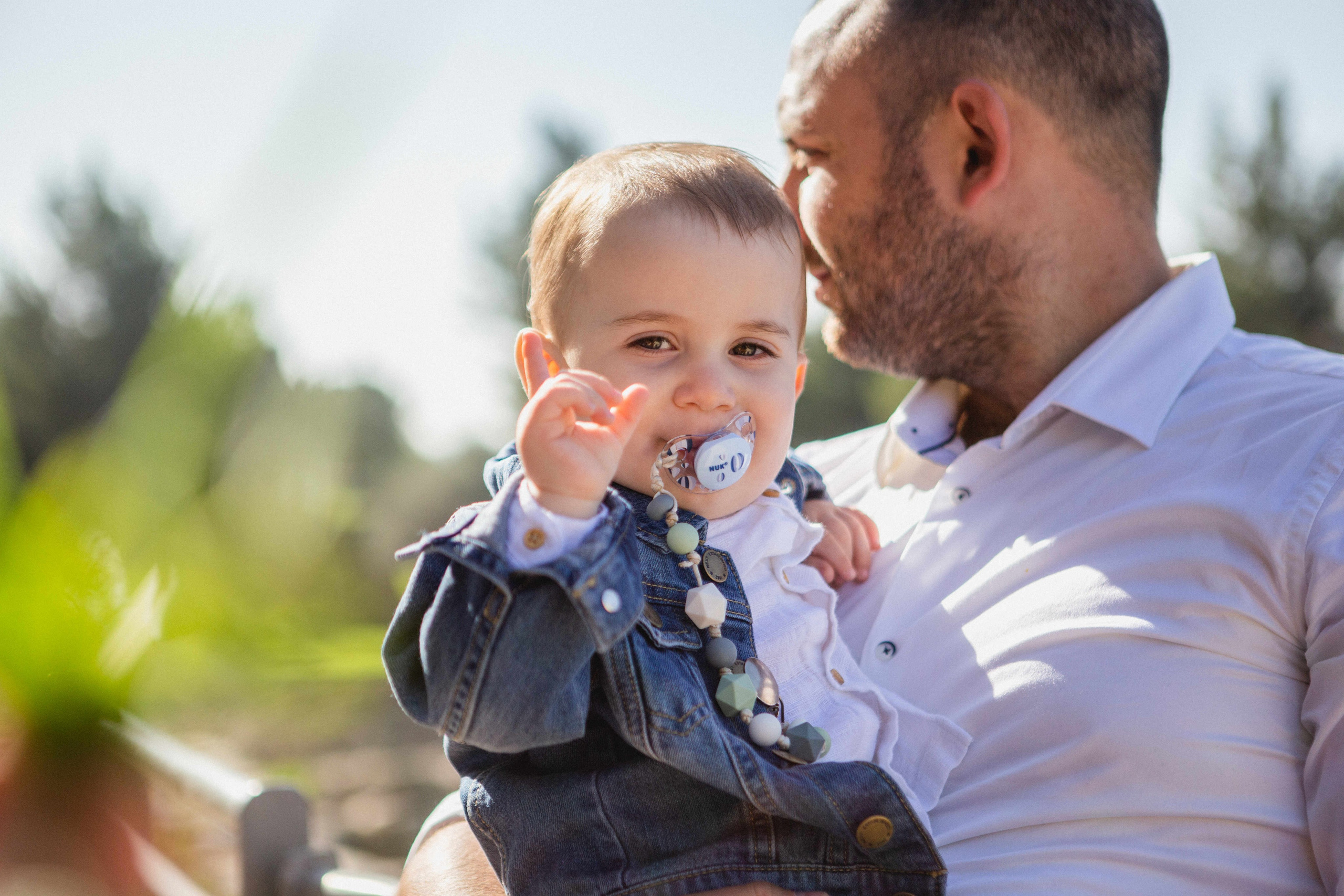 AT THE WALLS OF THE OLD CITY. PHOTOGRAPHER IN ISRAEL