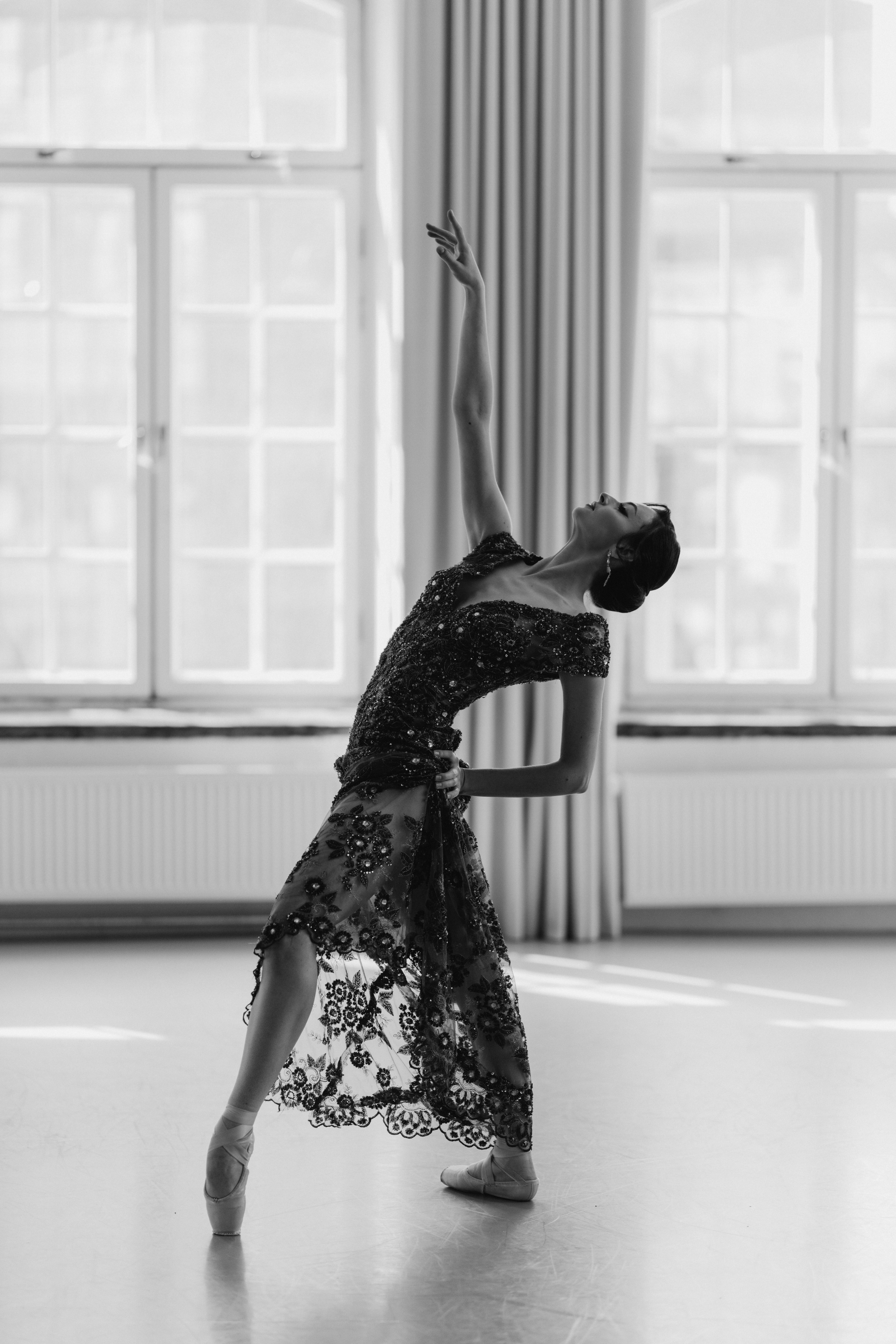 Riikka Couture, Riikka Ikäheimo, Violetta Keller, Portrait, Dancer. Wedding and potrait photographer in Helsinki Vickan O