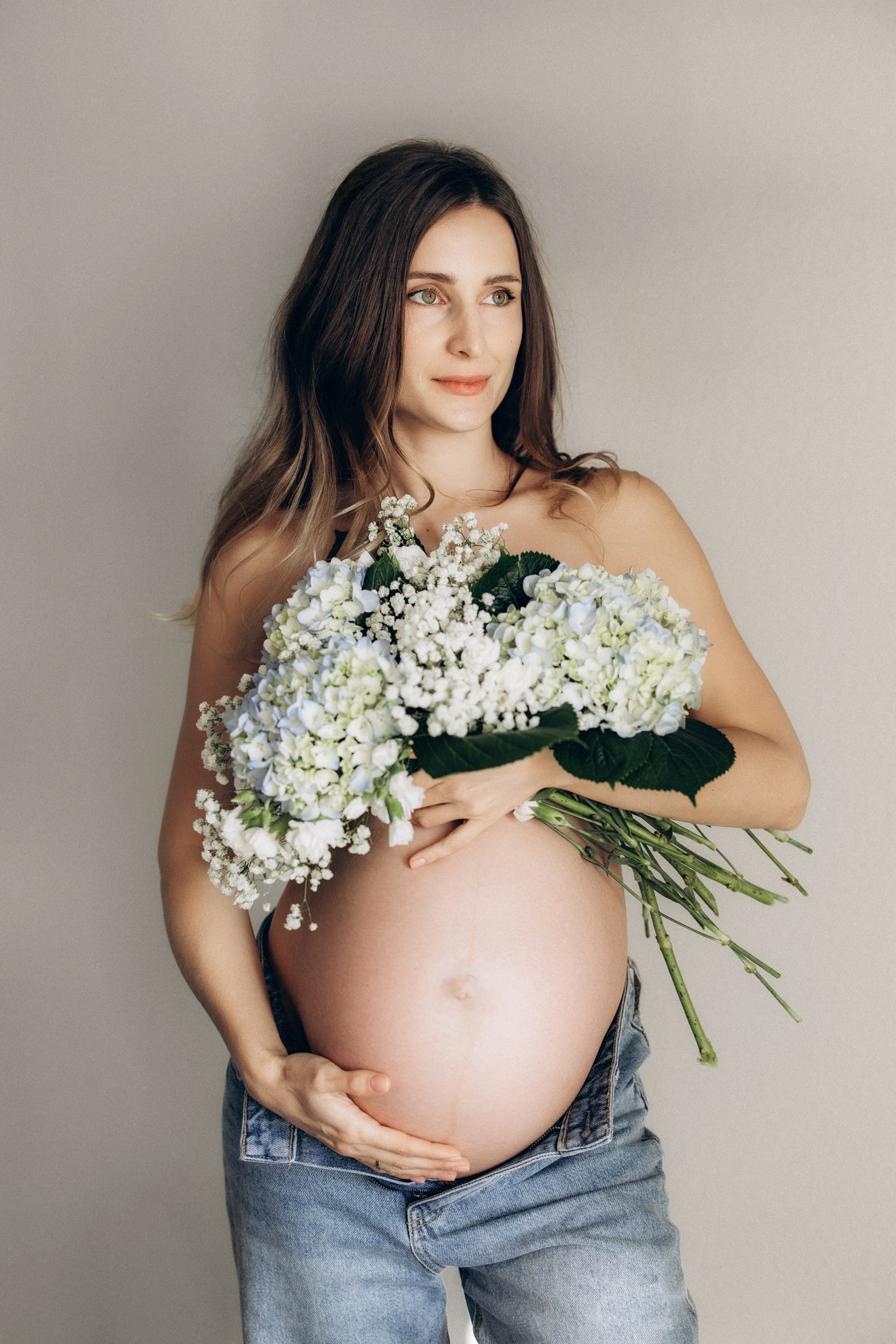 Maternity Photoshoots in Alicante, Torrevieja, Benidorm, and Valencia by Photographer Natalie Ostrova