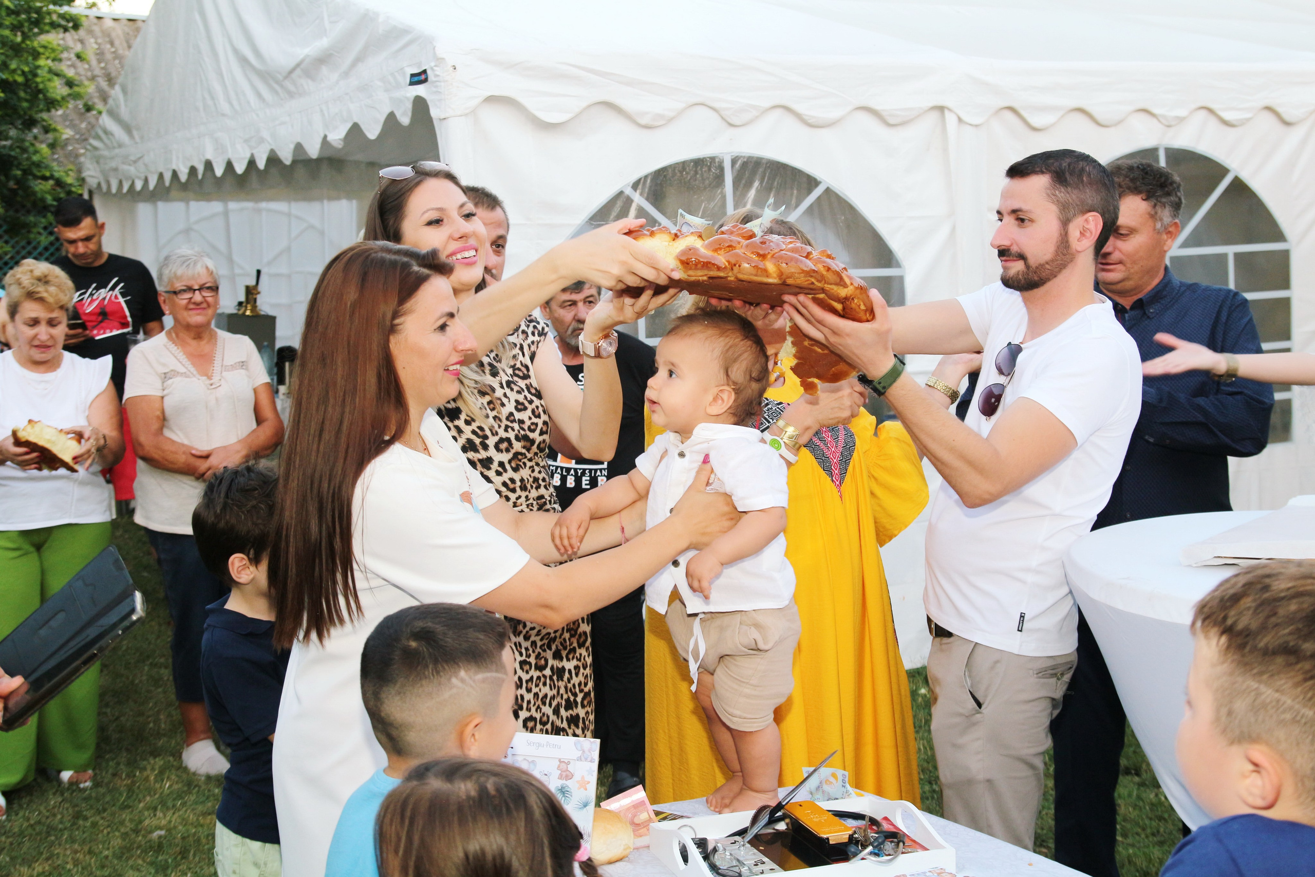 BYZO MEDIA. PETRU BYZO - family and children photographer in ROMANIA