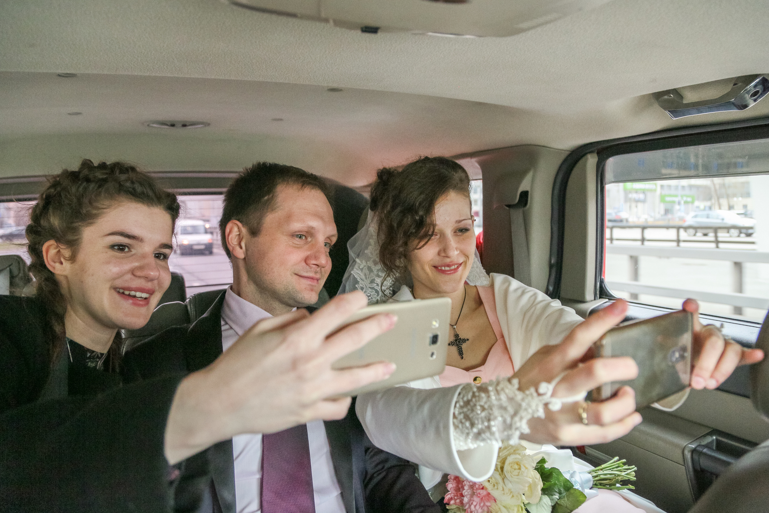 Wedding photos of bride, Wedding photos of groom. Wedding and family photographer in Cork, Ireland. Tigran