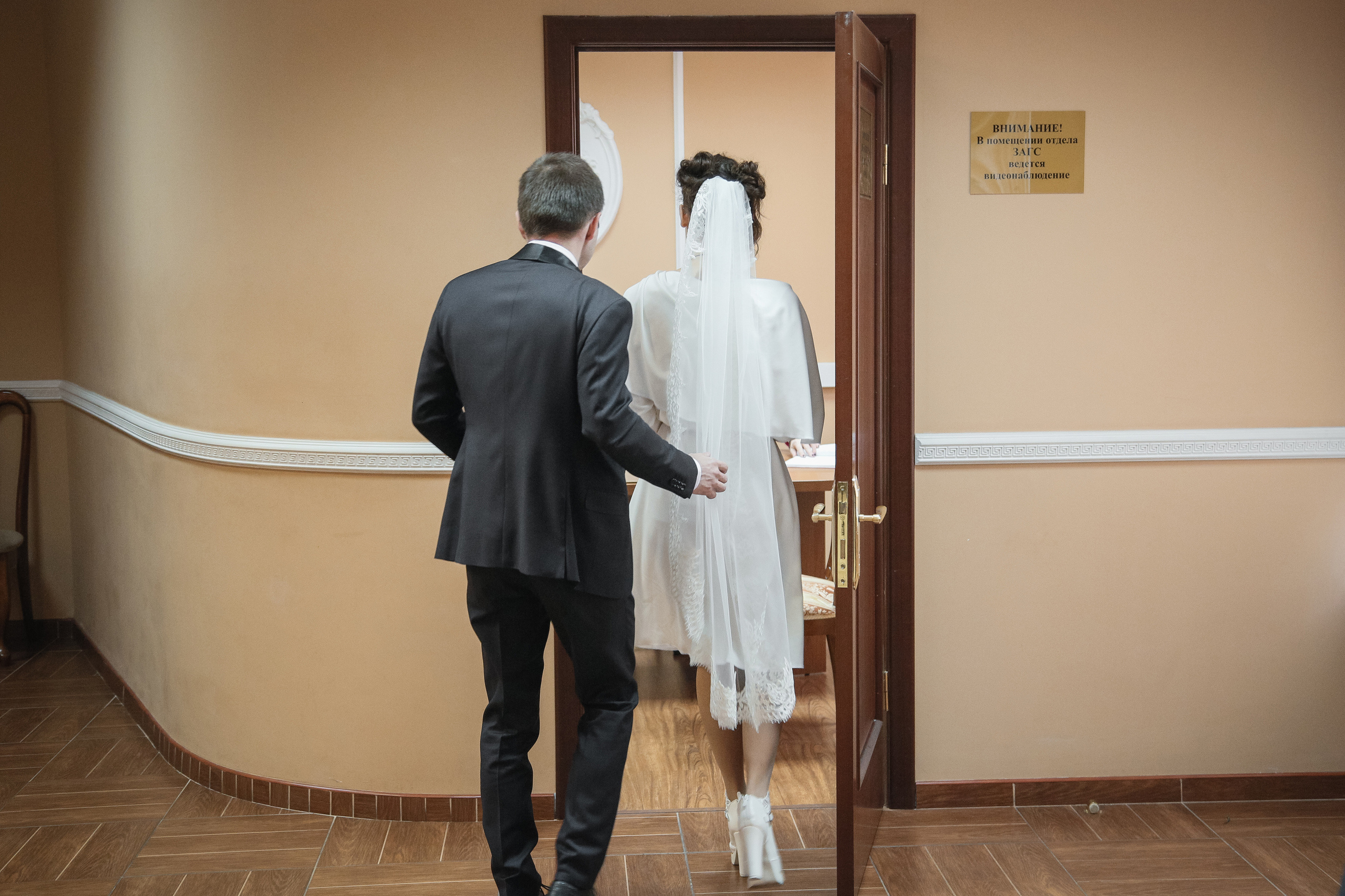 Wedding photos of bride, Wedding photos of groom. Wedding and family photographer in Cork, Ireland. Tigran