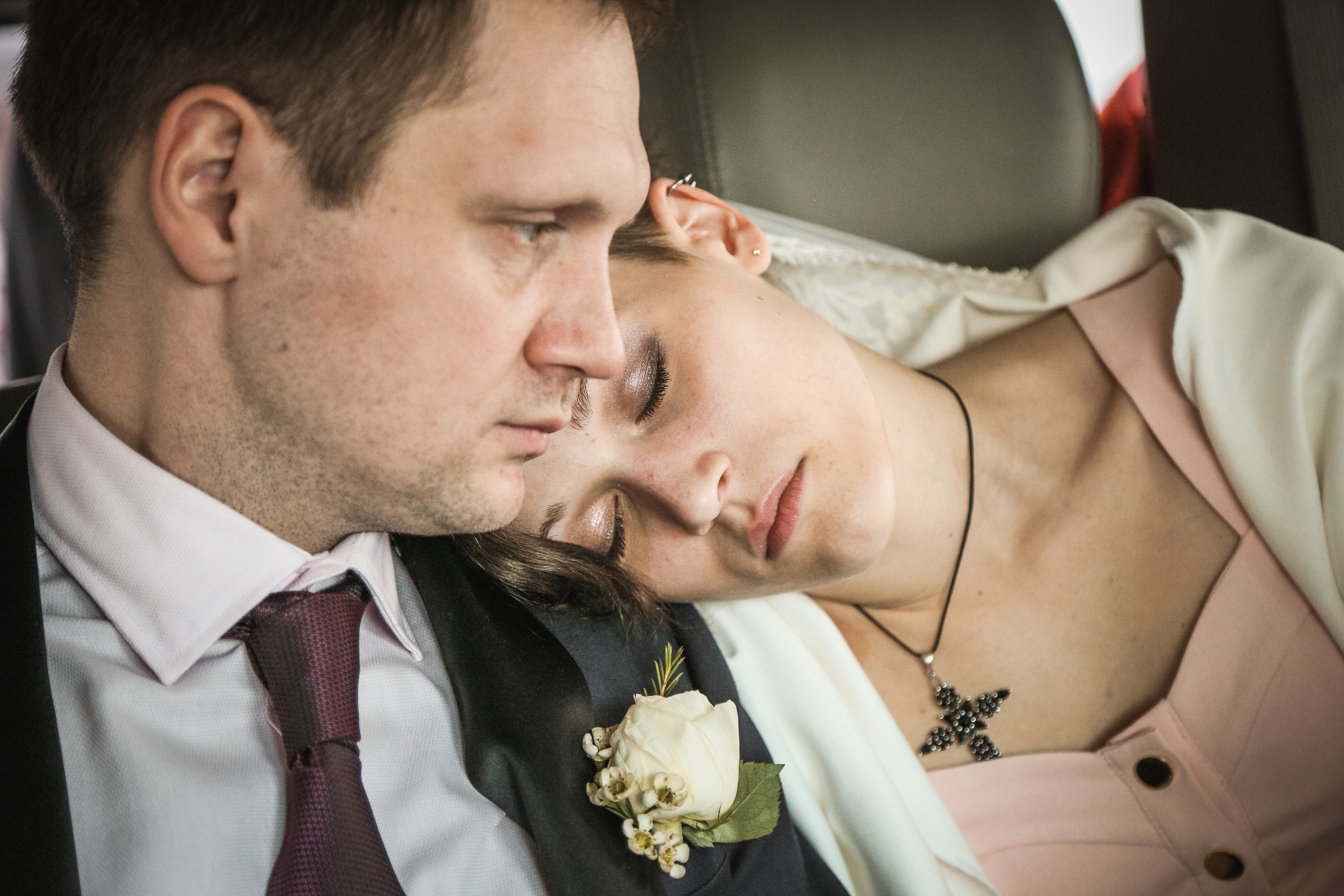 Wedding photos of bride, Wedding photos of groom. Wedding and family photographer in Cork, Ireland. Tigran