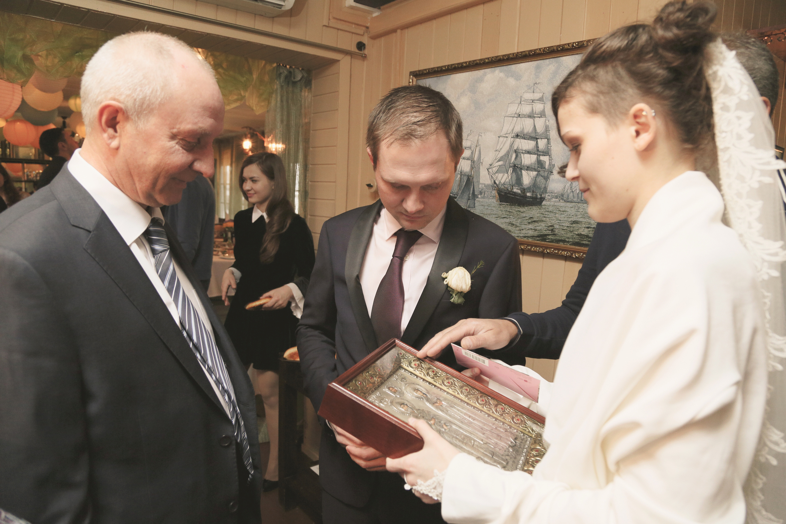 Wedding photos of bride, Wedding photos of groom. Wedding and family photographer in Cork, Ireland. Tigran