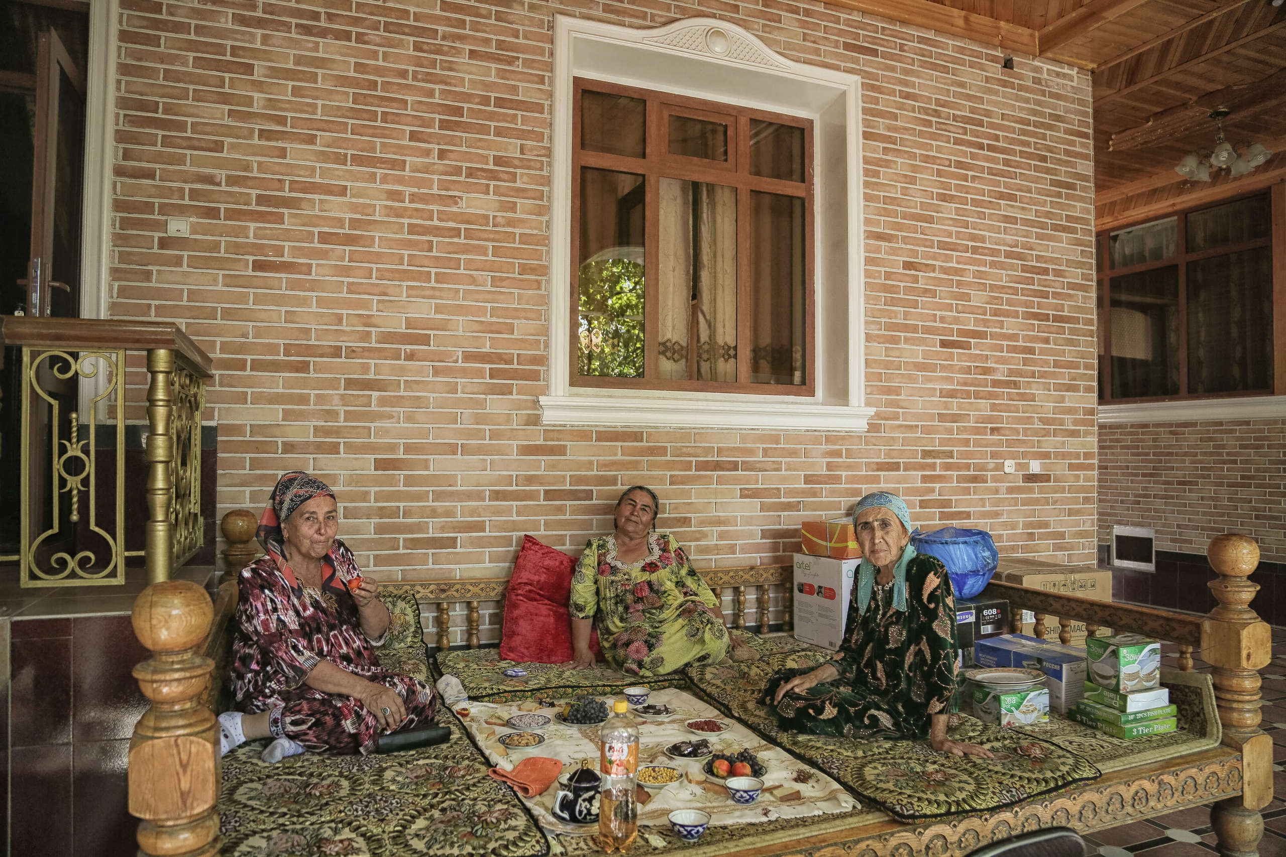 Tajik wedding, portrait of Asian bride, wedding dress. Wedding and family photographer in Cork, Ireland. Tigran