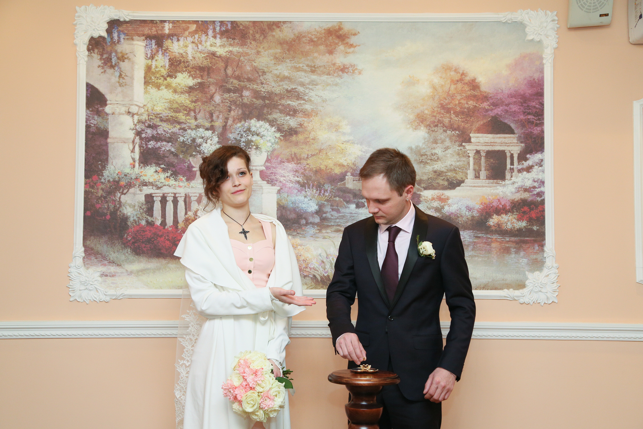 Wedding photos of bride, Wedding photos of groom. Wedding and family photographer in Cork, Ireland. Tigran