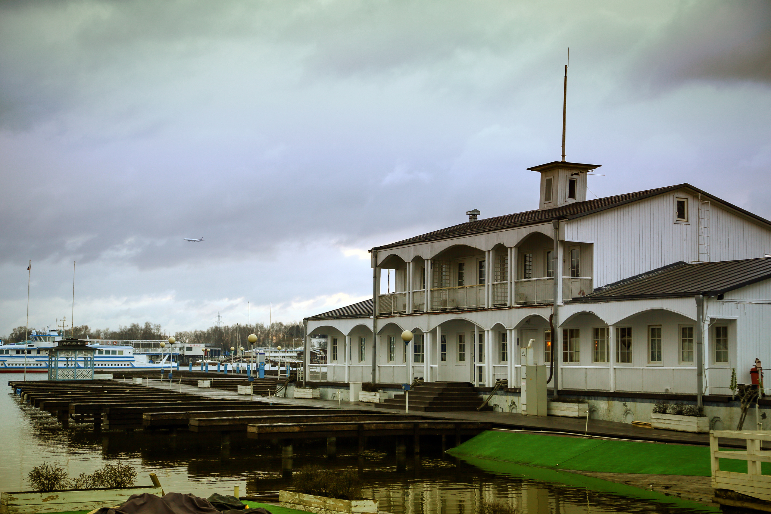 Wedding photos of bride, Wedding photos of groom. Wedding and family photographer in Cork, Ireland. Tigran