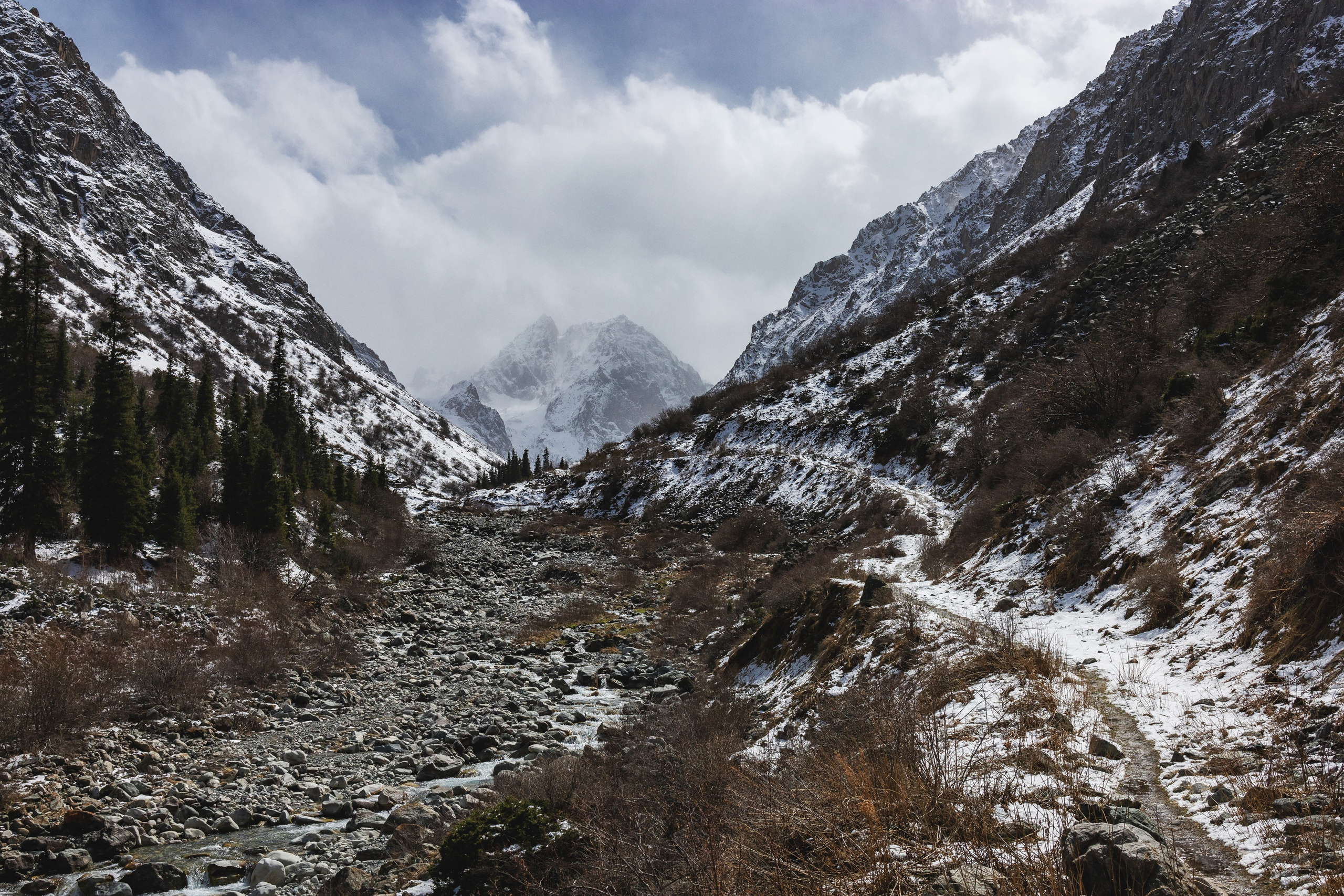 Explore Kyrgyzstan. Ilia Denbrov photography