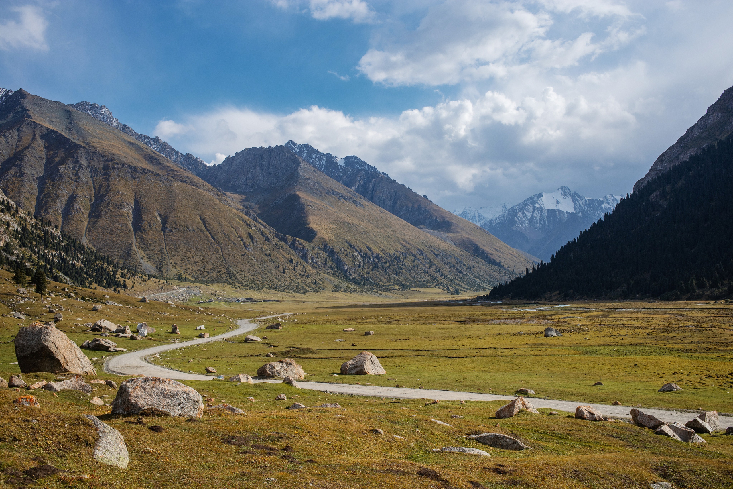 Explore Kyrgyzstan. Ilia Denbrov photography