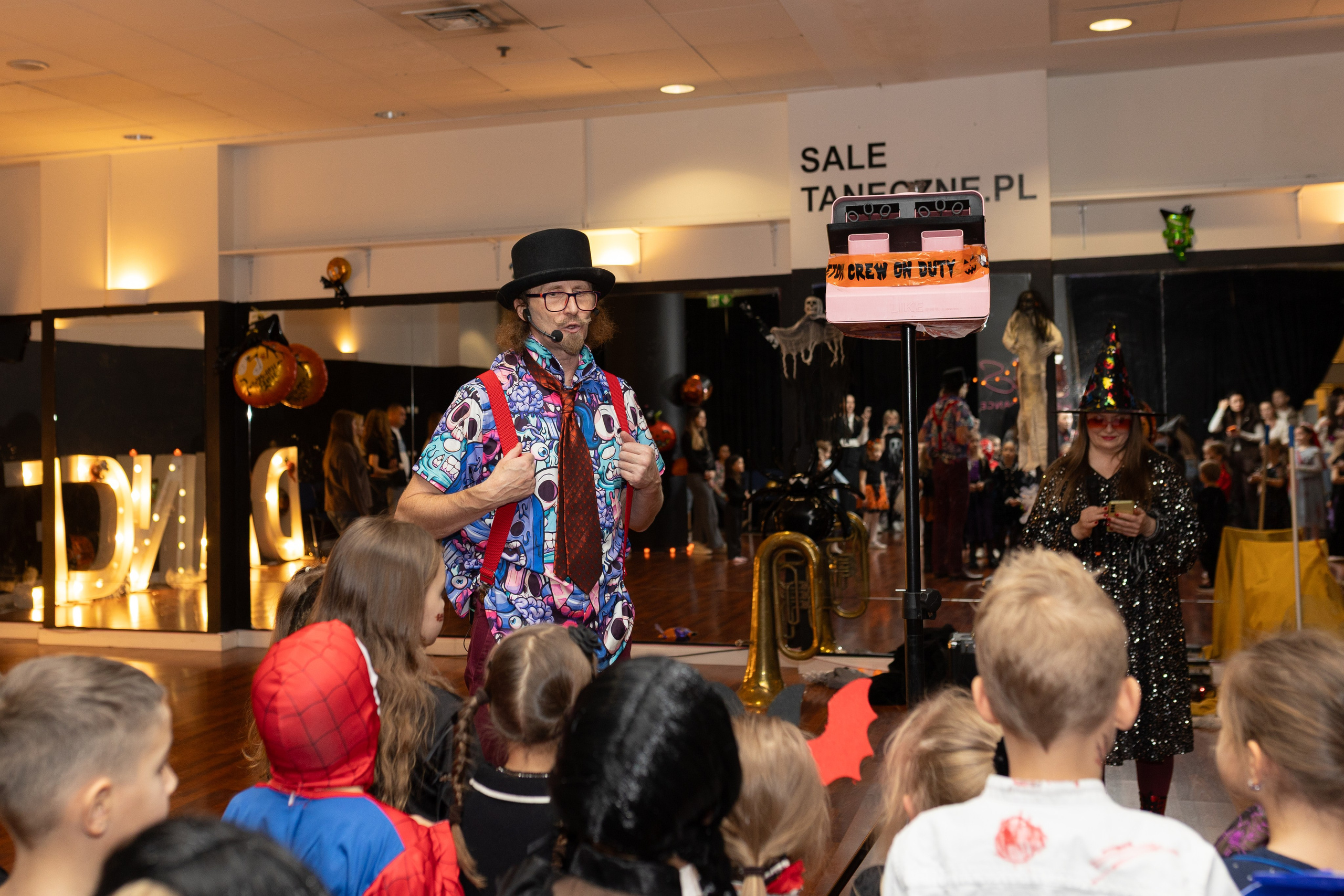 Leo dance studio Helloween 2025. Семейный и детский фотограф в Варшаве Мила Бобровская