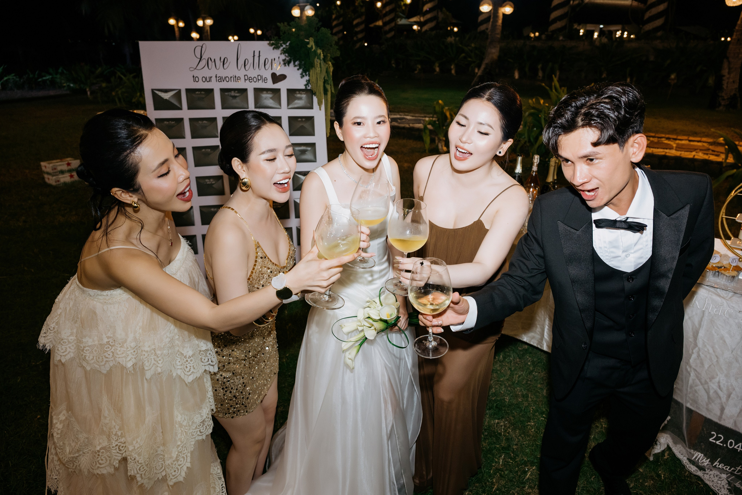 DIEU & THINH/Destination Wedding. Nhiếp ảnh gia đám cưới hàng đầu tại Thành Phố Hồ Chí Minh