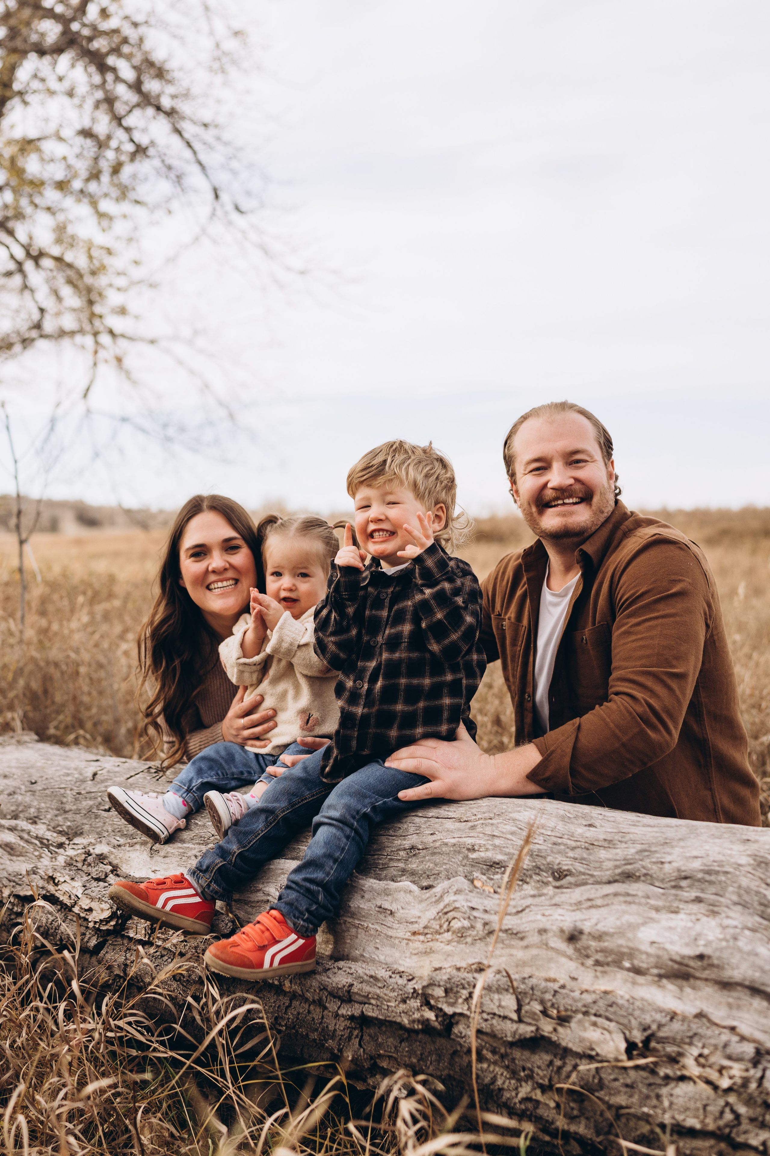 Taryn & fam. Calgary Wedding & Lifestyle Photographer — Yevhen Polishchuk