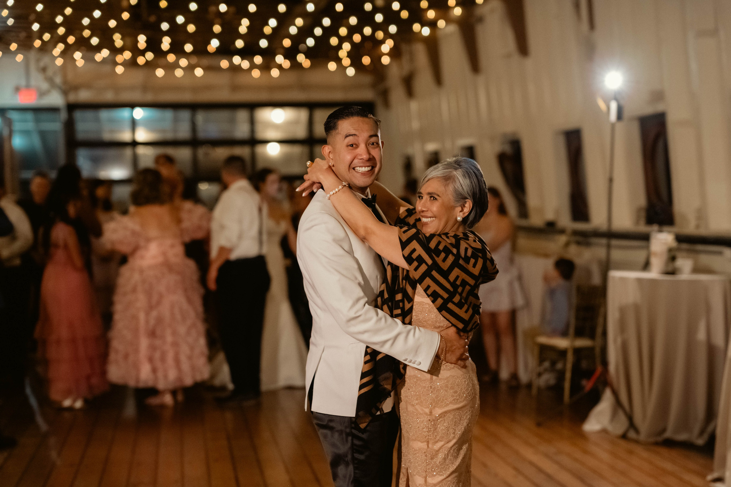 Kevin & Katie. Wedding & portrait photography in the Seattle Area. Helen Michelle photographer
