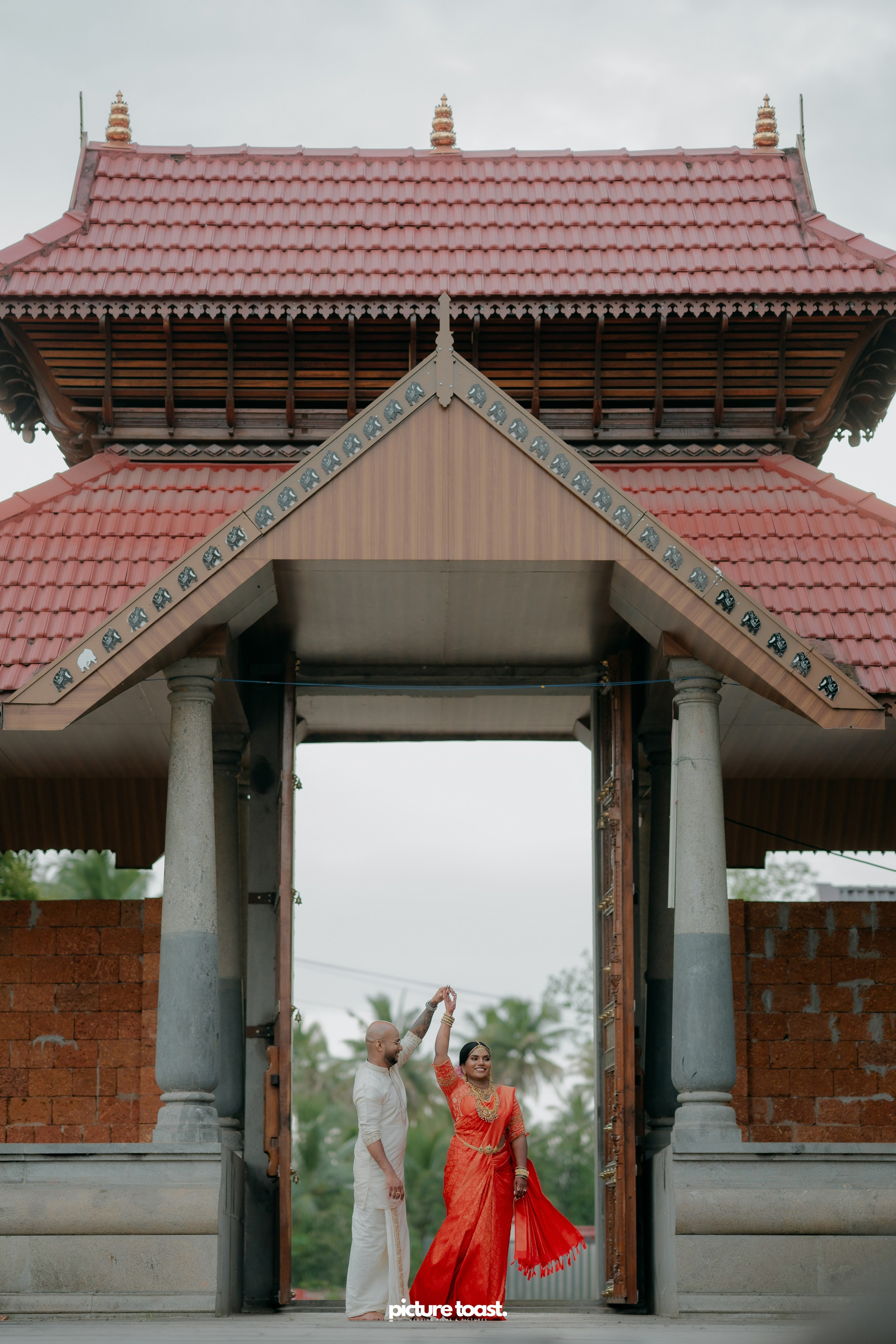 Traditional Kerala Hindu Wedding Ft. Anusree & Vishnu. Fine art Wedding Photographers in India & Canada
