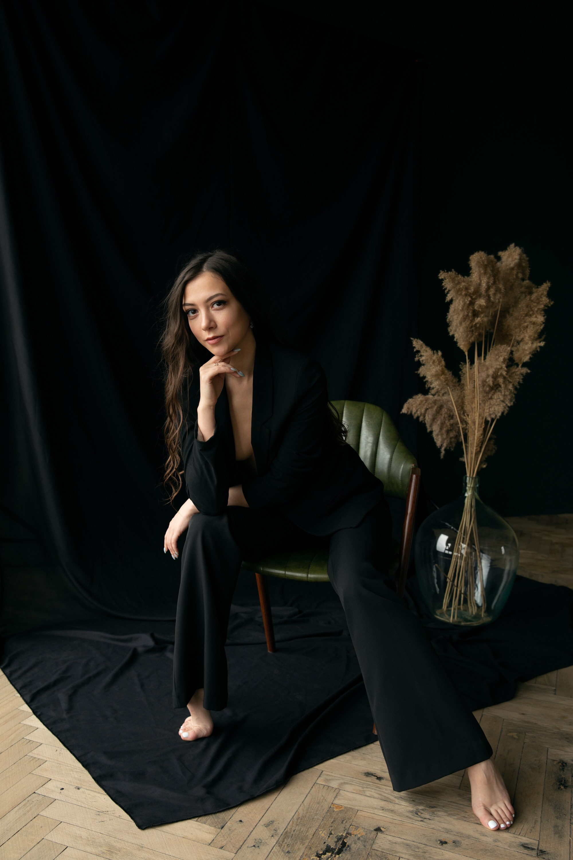 Sanfte Stärke | Minimalistische Portraitfotografie Indoor. Hochzeitsfotograf Bodensee & Allgäu | Liliana Berkut