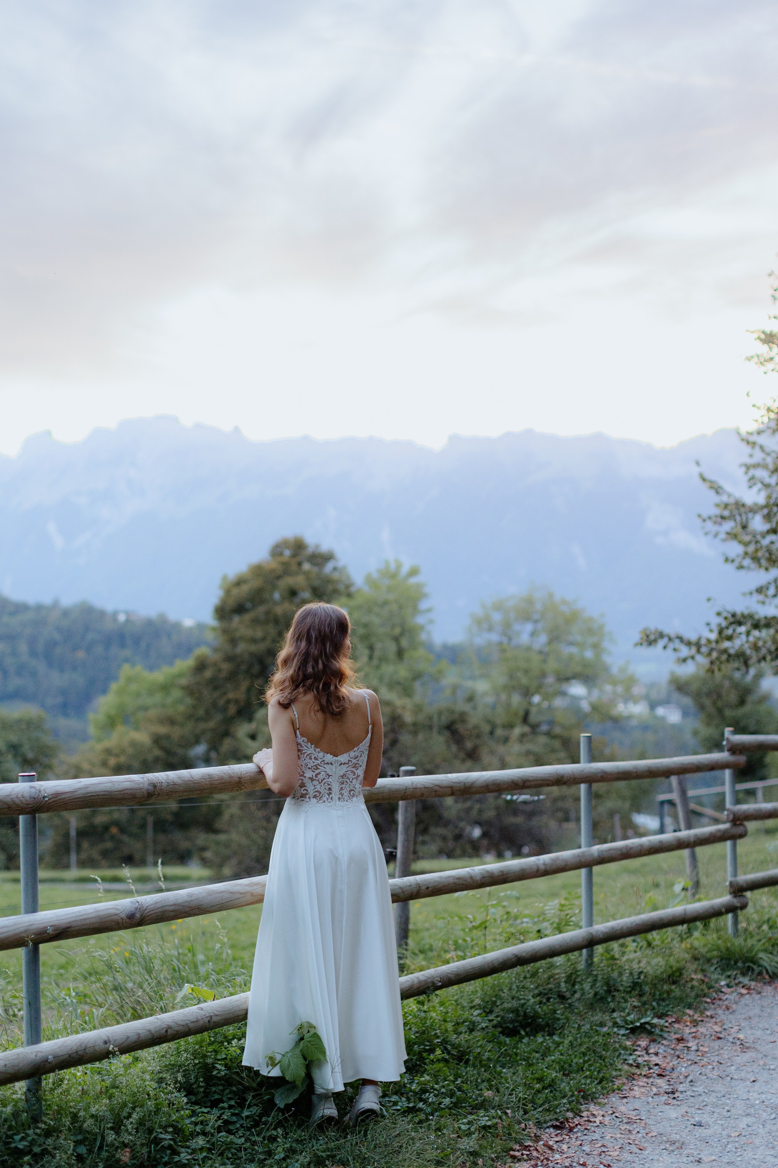 Morning of the bride. Amazing photo session at a time convenient for you. Y