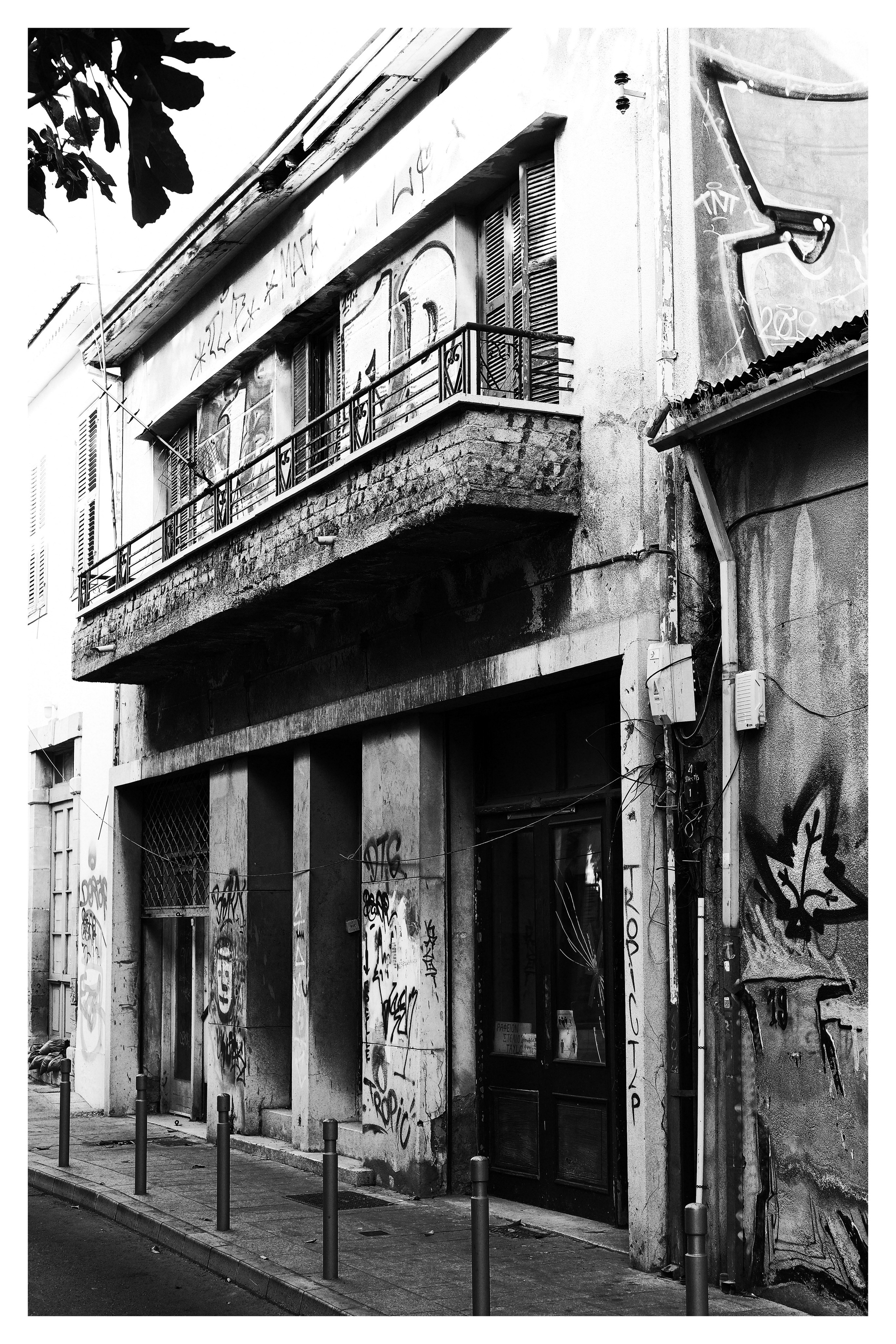 Capturing Life in Black and White - Candid Street Photography