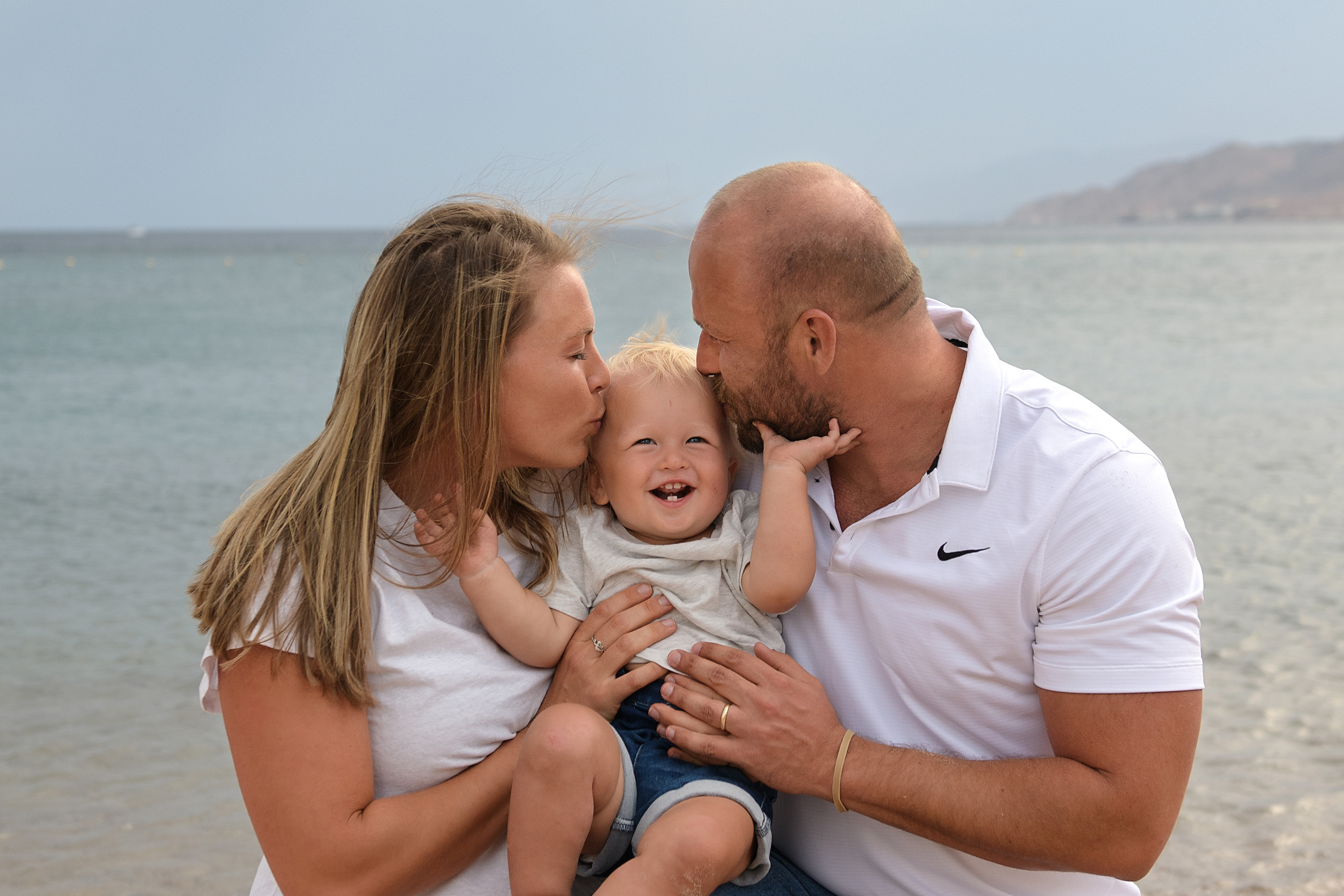 1 year Mason's anniversary on the sea beach. Семейный детский беременности love-story фотограф Эйлат Израиль Ольга Амчиславски