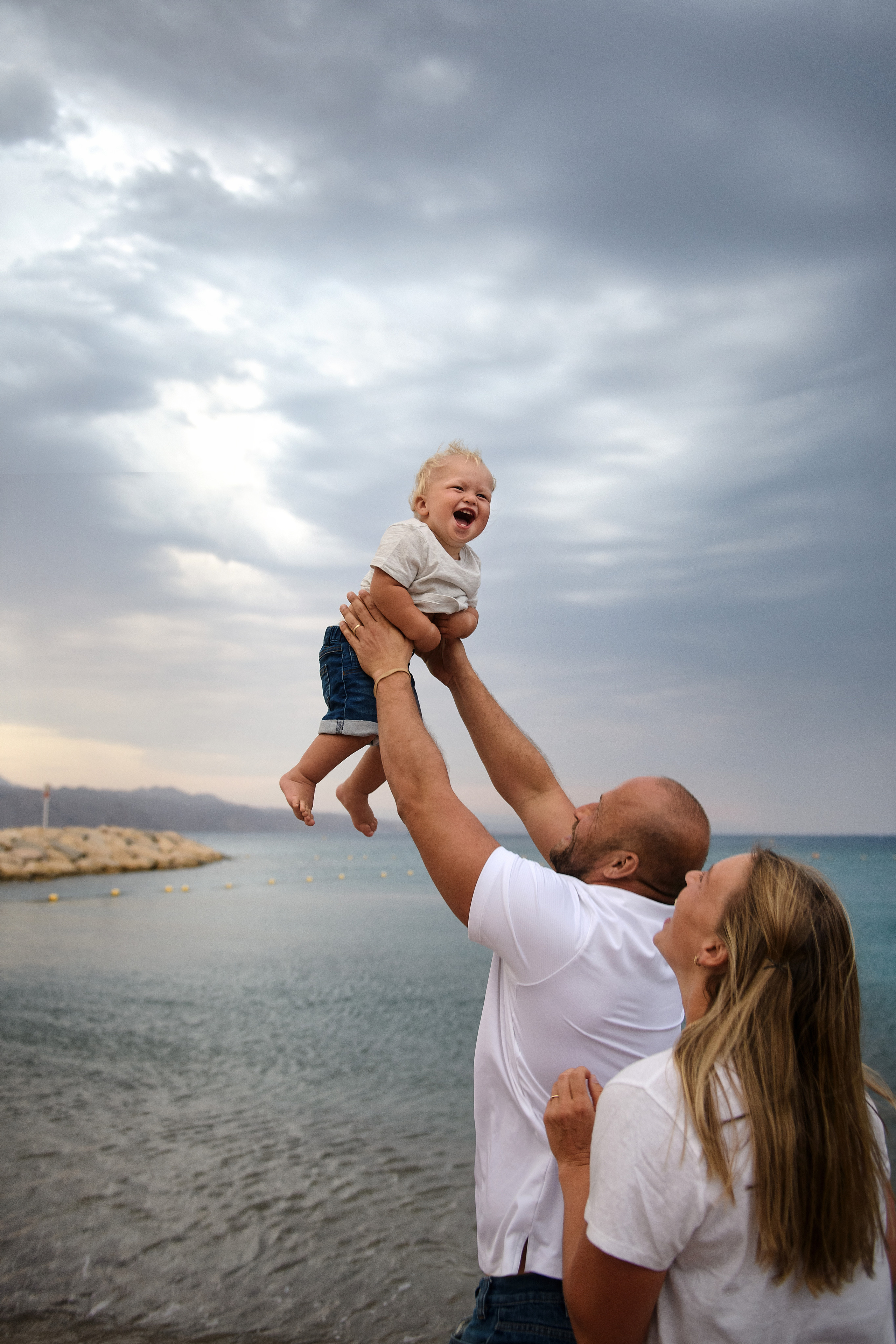 1 year Mason's anniversary on the sea beach. צלמת משפחה ילדים הריון וסיפורי אהבה באילת ישראל אולגה אמצ'יסלבסקי
