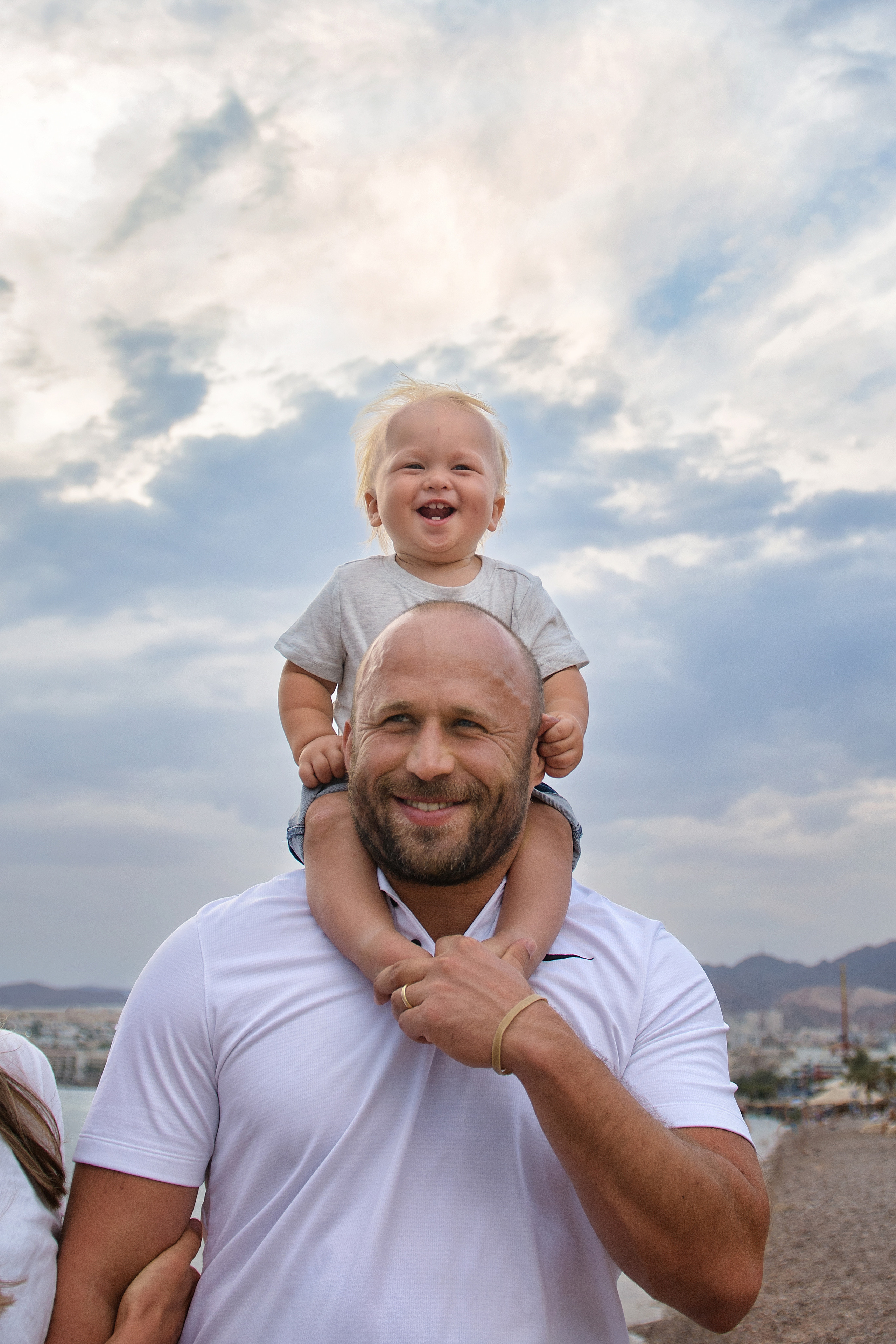 1 year Mason's anniversary on the sea beach. צלמת משפחה ילדים הריון וסיפורי אהבה באילת ישראל אולגה אמצ'יסלבסקי