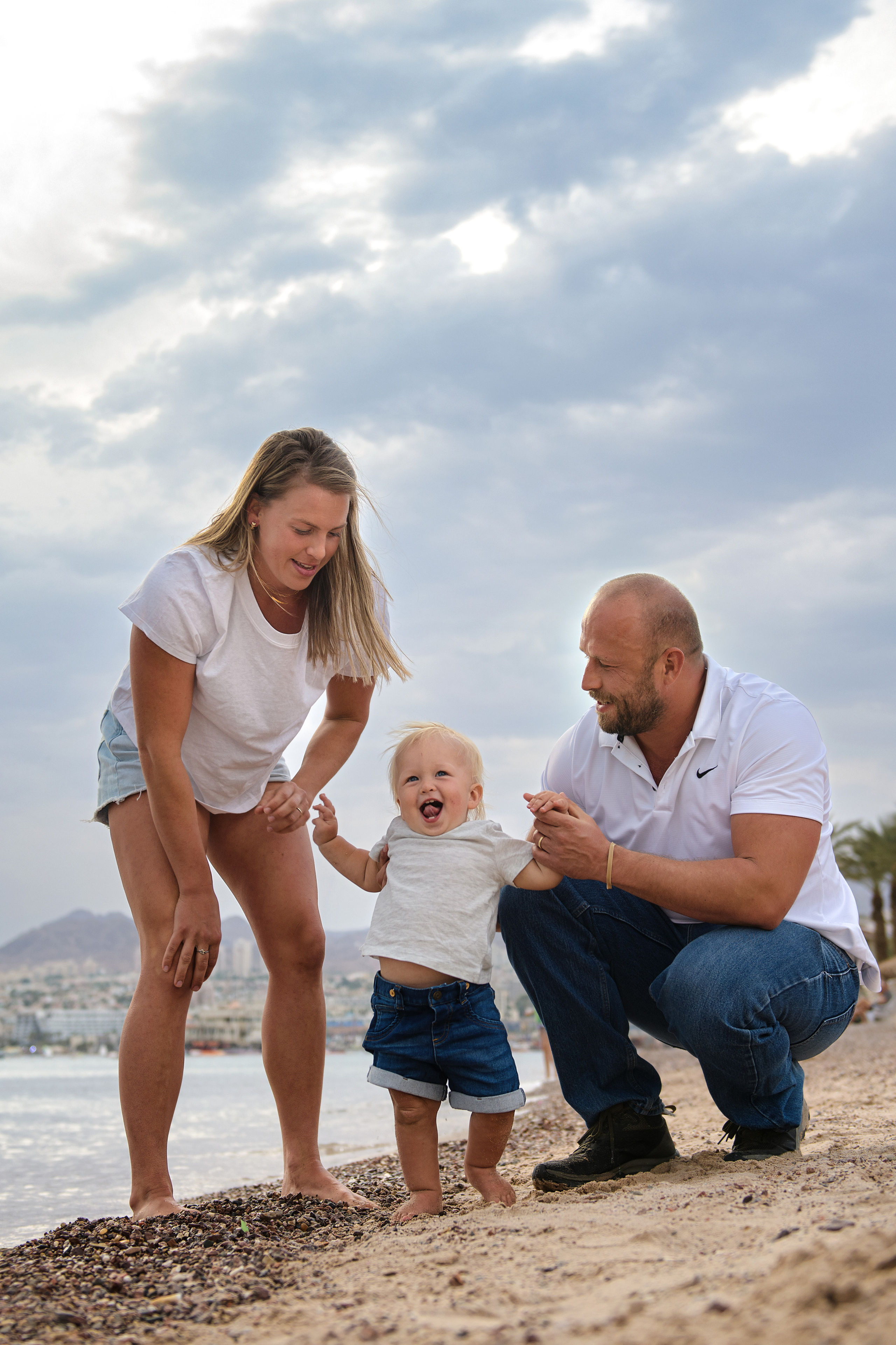 1 year Mason's anniversary on the sea beach. צלמת משפחה ילדים הריון וסיפורי אהבה באילת ישראל אולגה אמצ'יסלבסקי