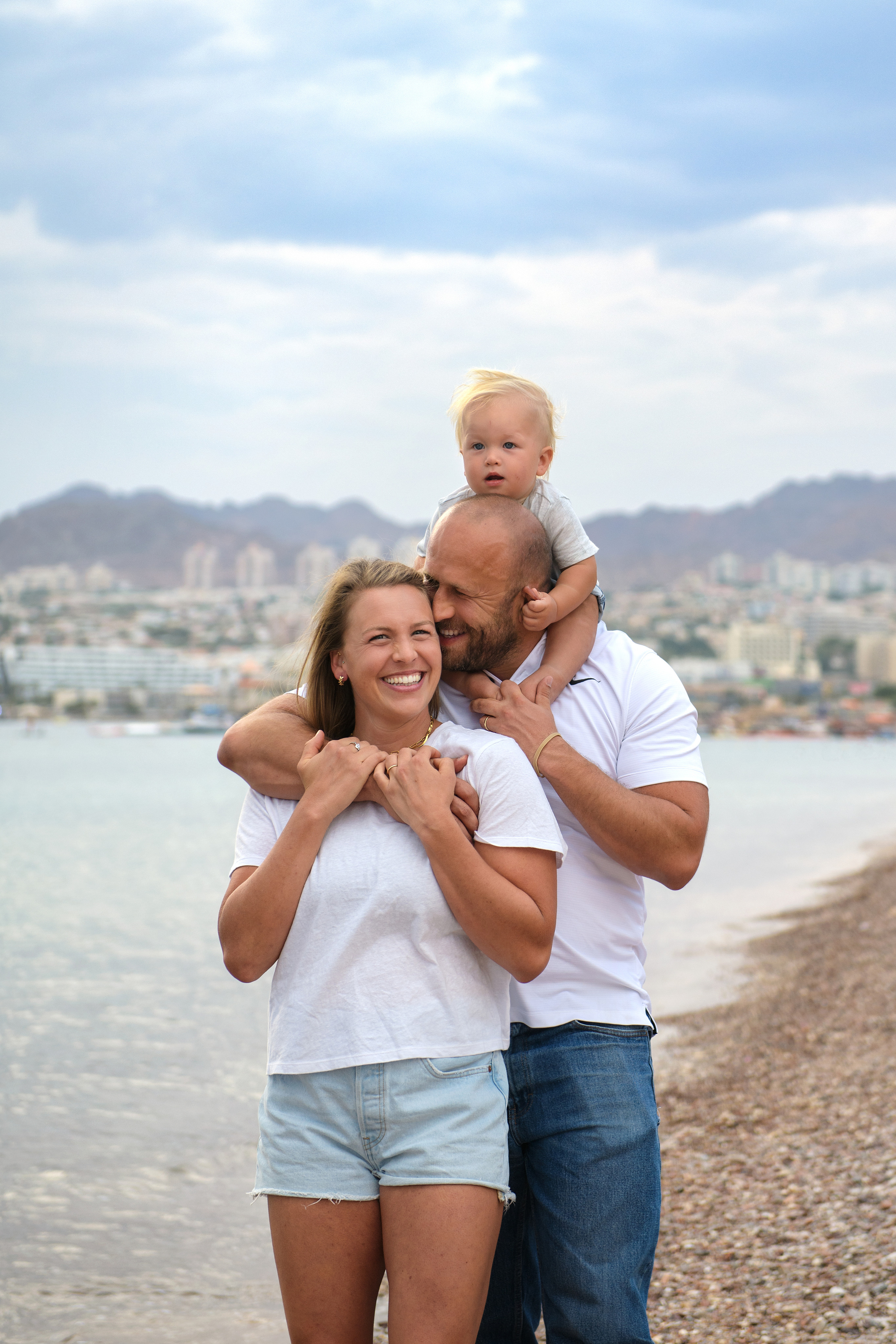 1 year Mason's anniversary on the sea beach. צלמת משפחה ילדים הריון וסיפורי אהבה באילת ישראל אולגה אמצ'יסלבסקי