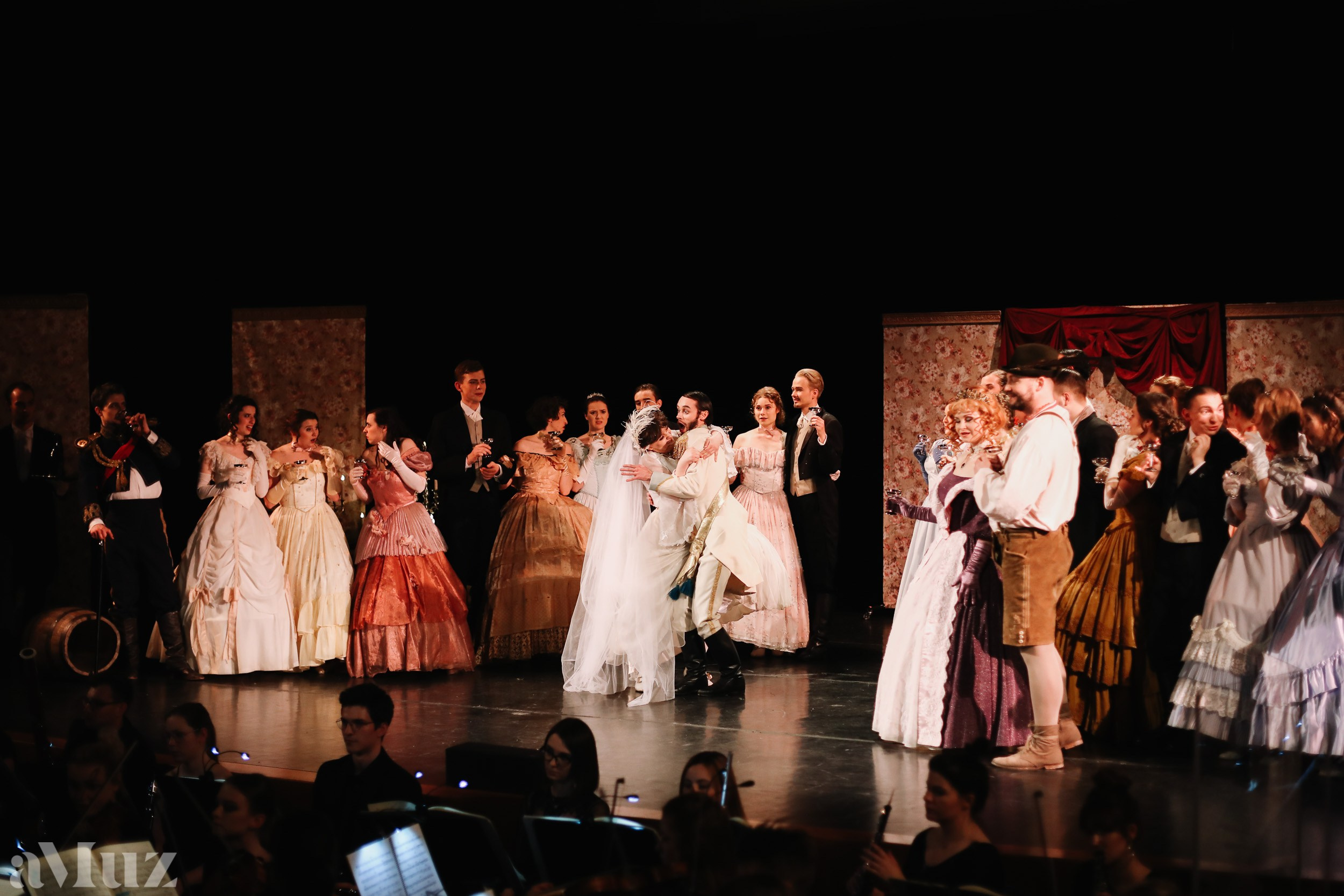 Opera Łąkowa. Fotograf Ślubny Warszawa - Sesje Biznesowe Rodzinne Eventy