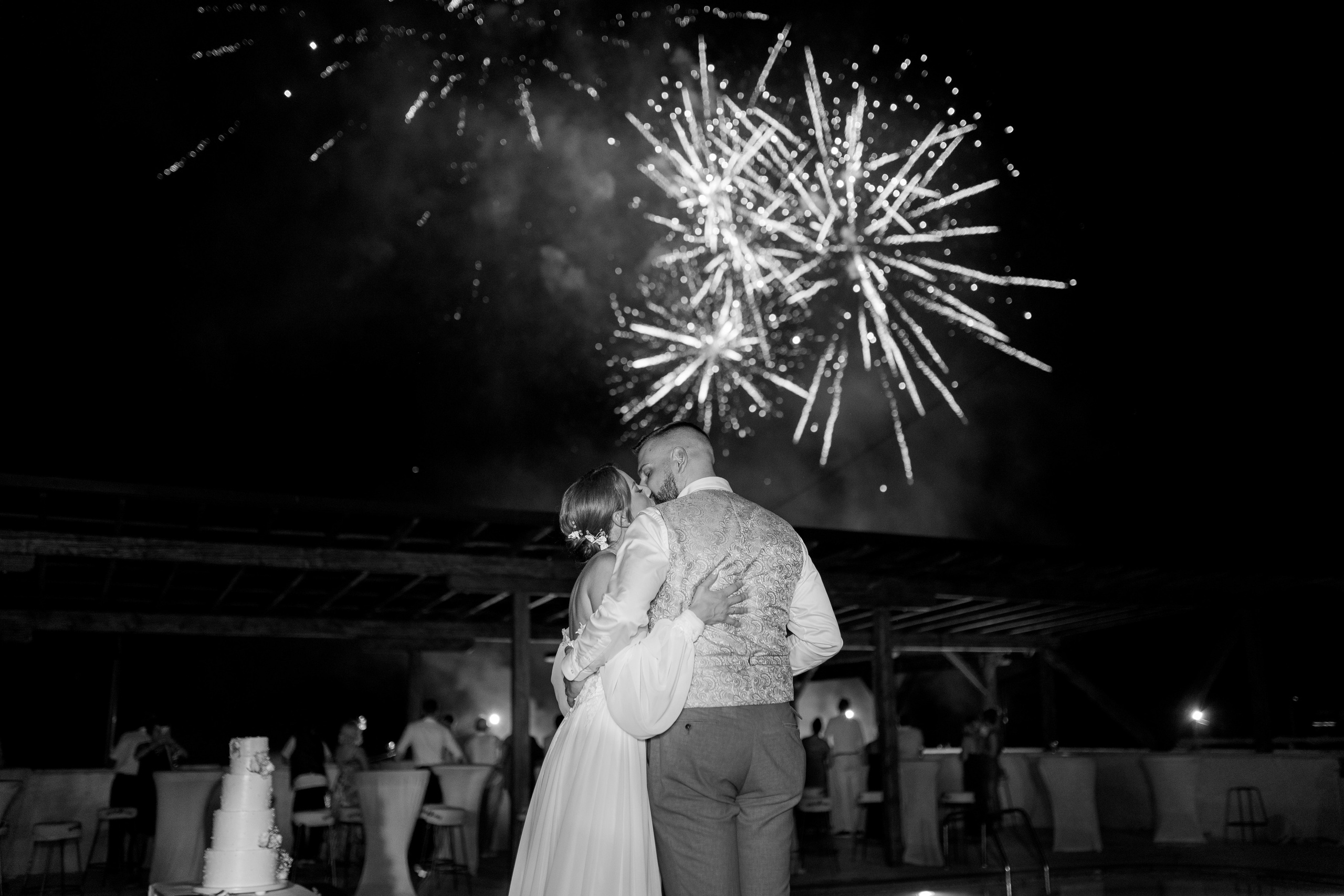 M&D|Between City Lights and Hidden Oasis. Black Sheep Produkcija| Wedding Photography and Wedding Films, based in Kragujevac, Europe / Fotograf i videograf, Kragujevac, Srbija