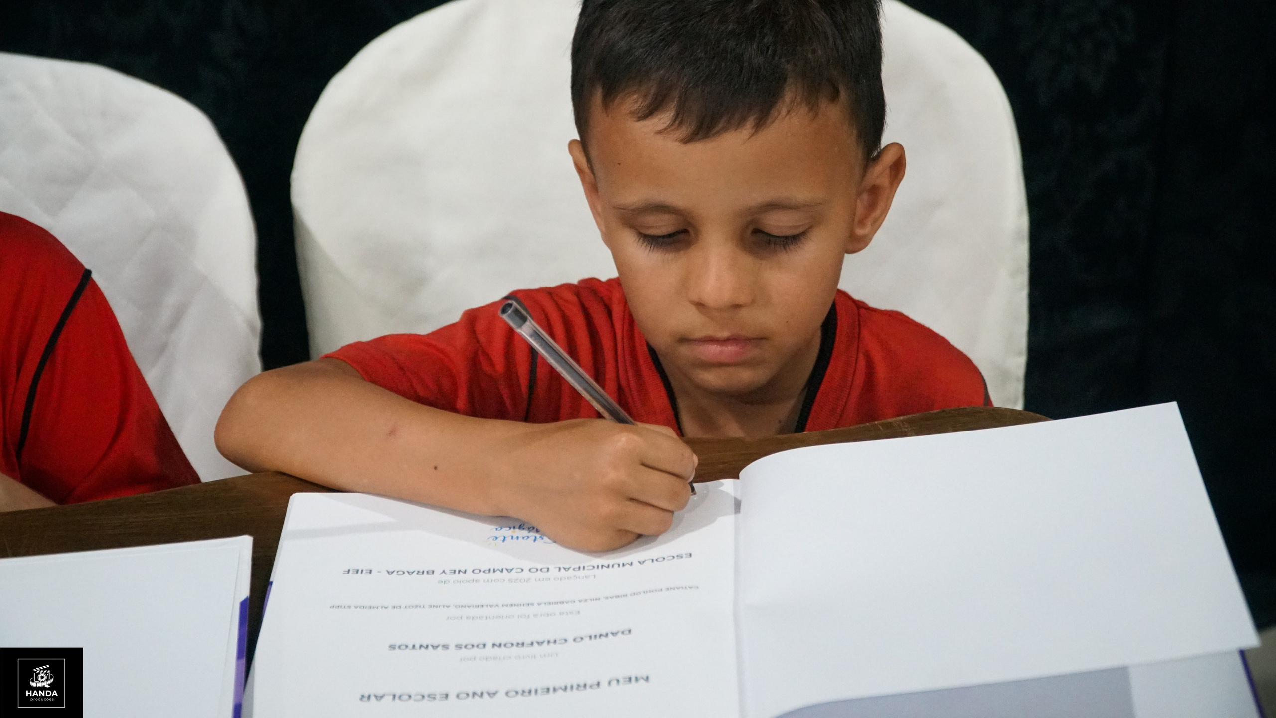 Noite autógrafos colégio Aurélio Buarque de Holanda. Handa Produções