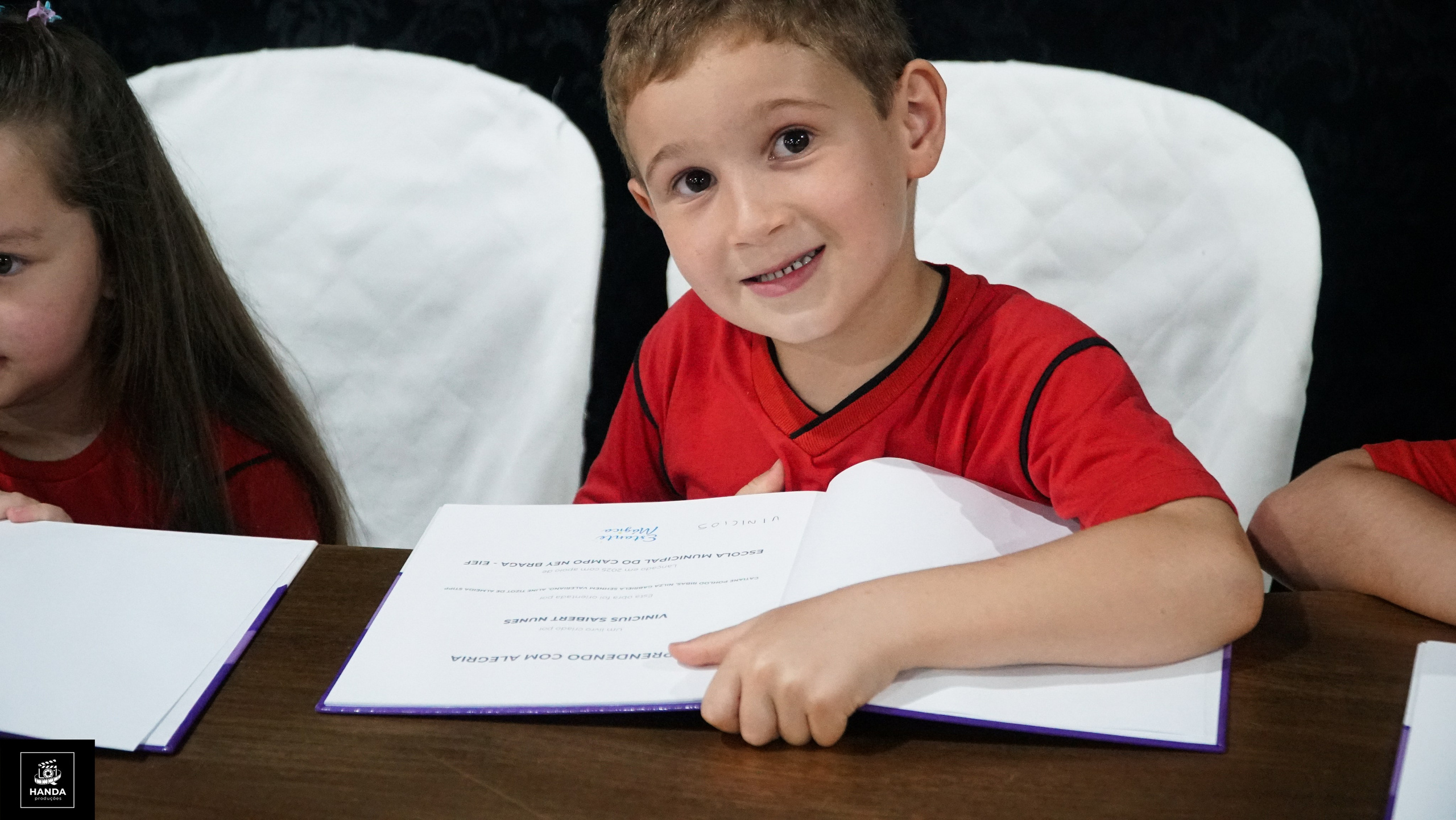 Noite autógrafos colégio Aurélio Buarque de Holanda. Handa Produções