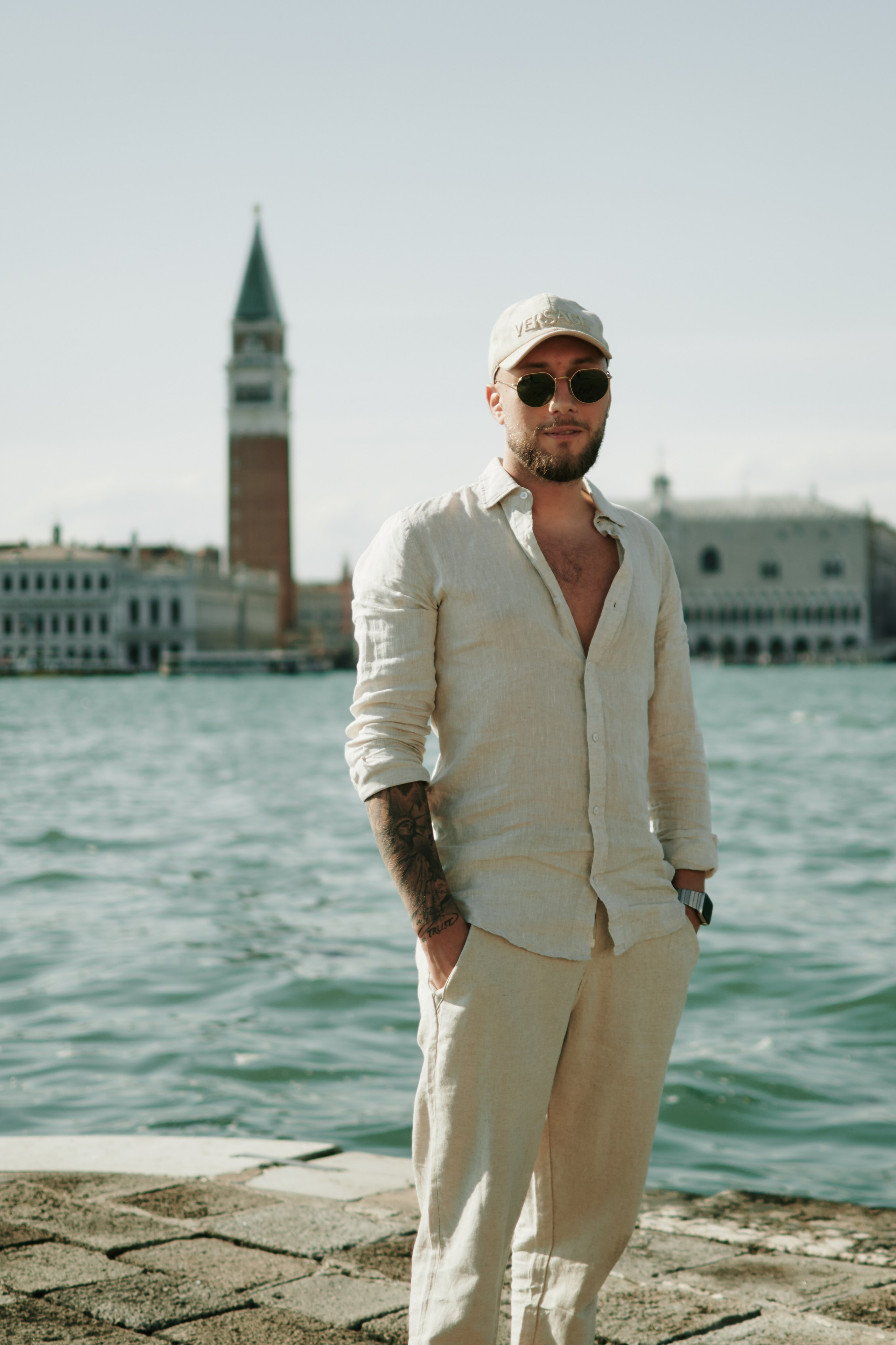 Surprise Engagement Photoshoot in Venice on a Boat. Фотограф в Венеции, Италия. Зотова Яна