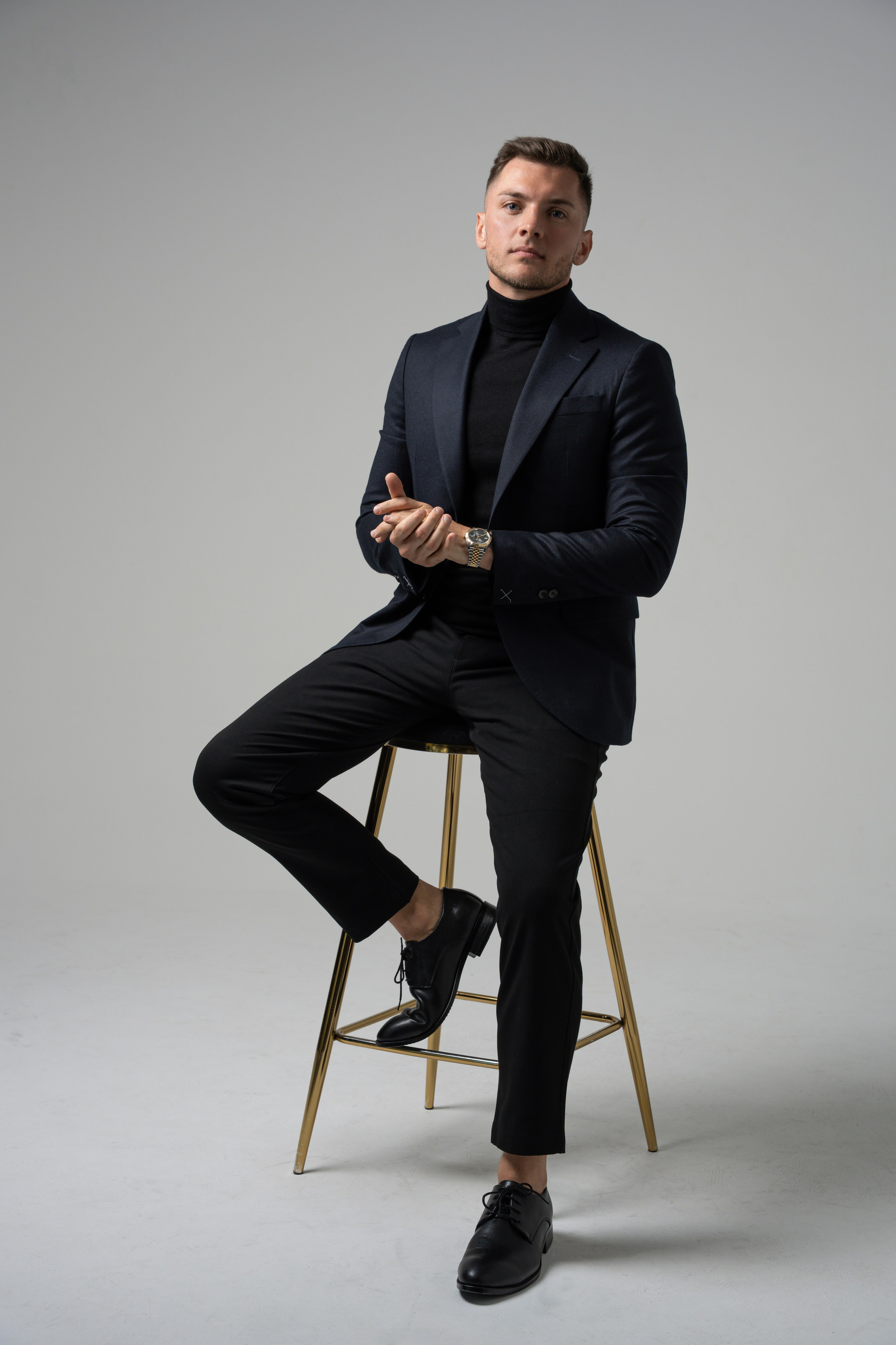 BUSINESS PORTRAIT. Photo and video production. Editing & retouching services. Training