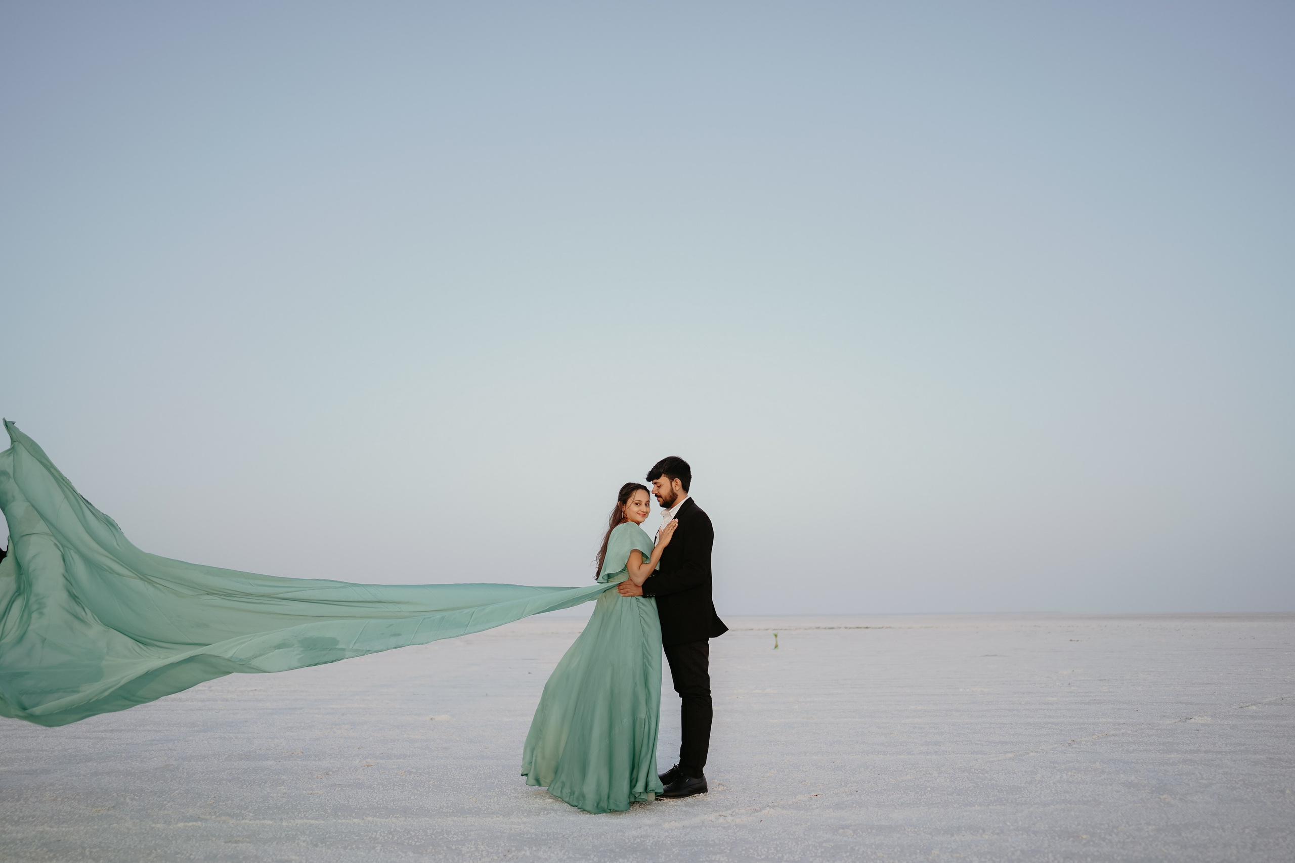 COUPLE SESSIONS. Love Emotions Weddings
