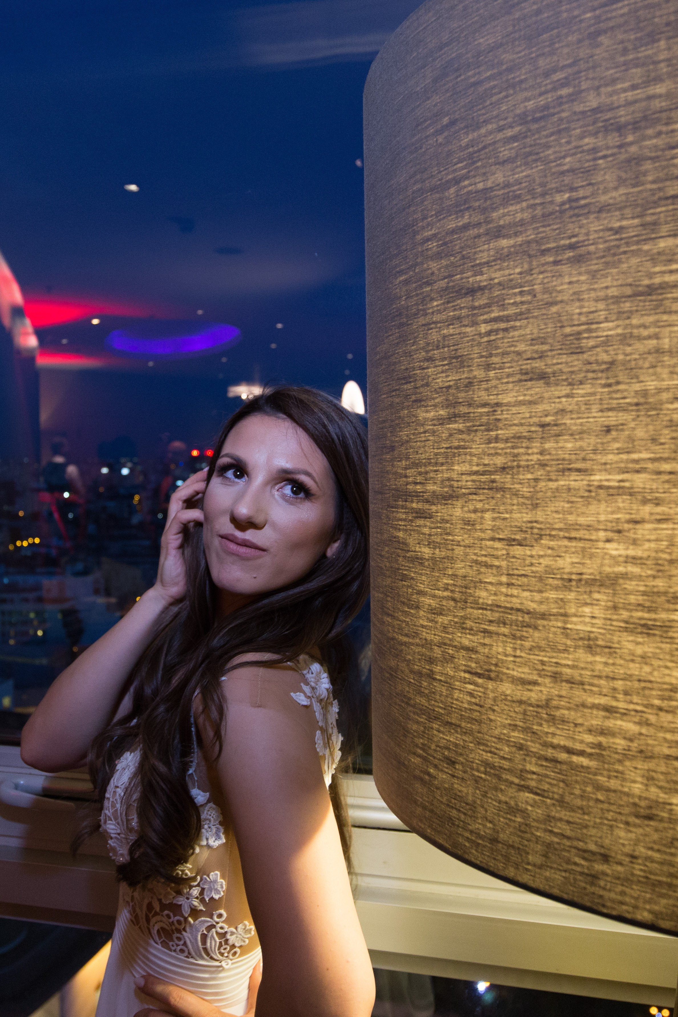 Photo session at the restaurant, wedding photos, Bucharest wedding photographer, wedding photos in the restaurant, bridal posing, customs, professional wedding photography, fashion photos.