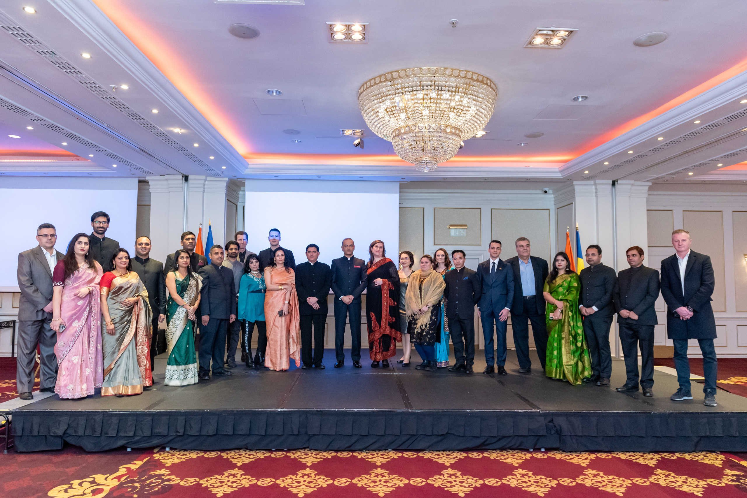 Fotograf corporate, sedinta foto business, pret fotograf corporate, Servicii Profesionale pentru Evenimente de Business, Portrete business, fotografii pentru evenimente organizate de companii, fotografie de produs, Poze business bucuresti, Fotografii profesionale bucuresti,Fotografii portret profesionale