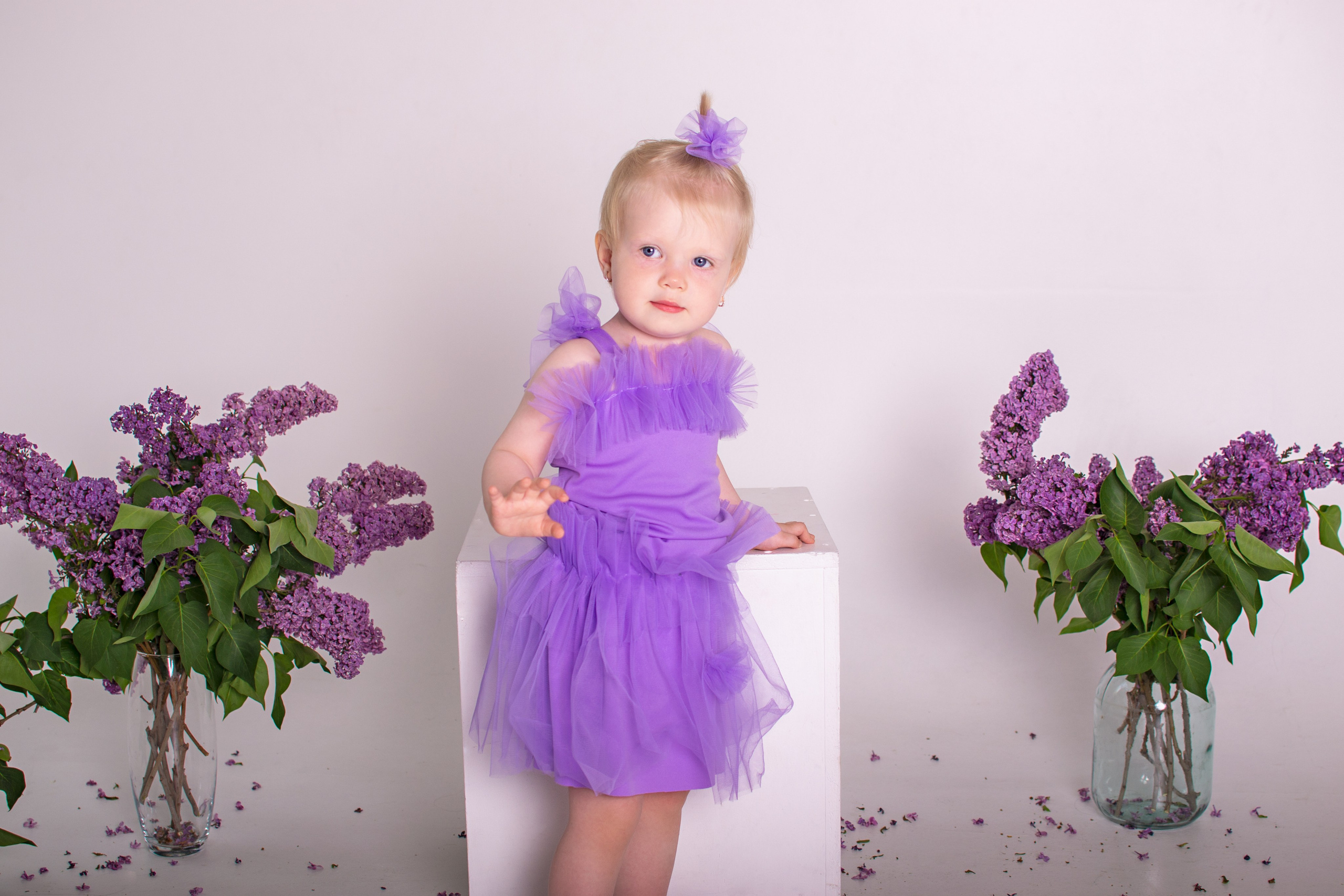 Маруся и сирень. Фотограф новорожденных в Темиртау и Караганде Любовь Жукова newborn