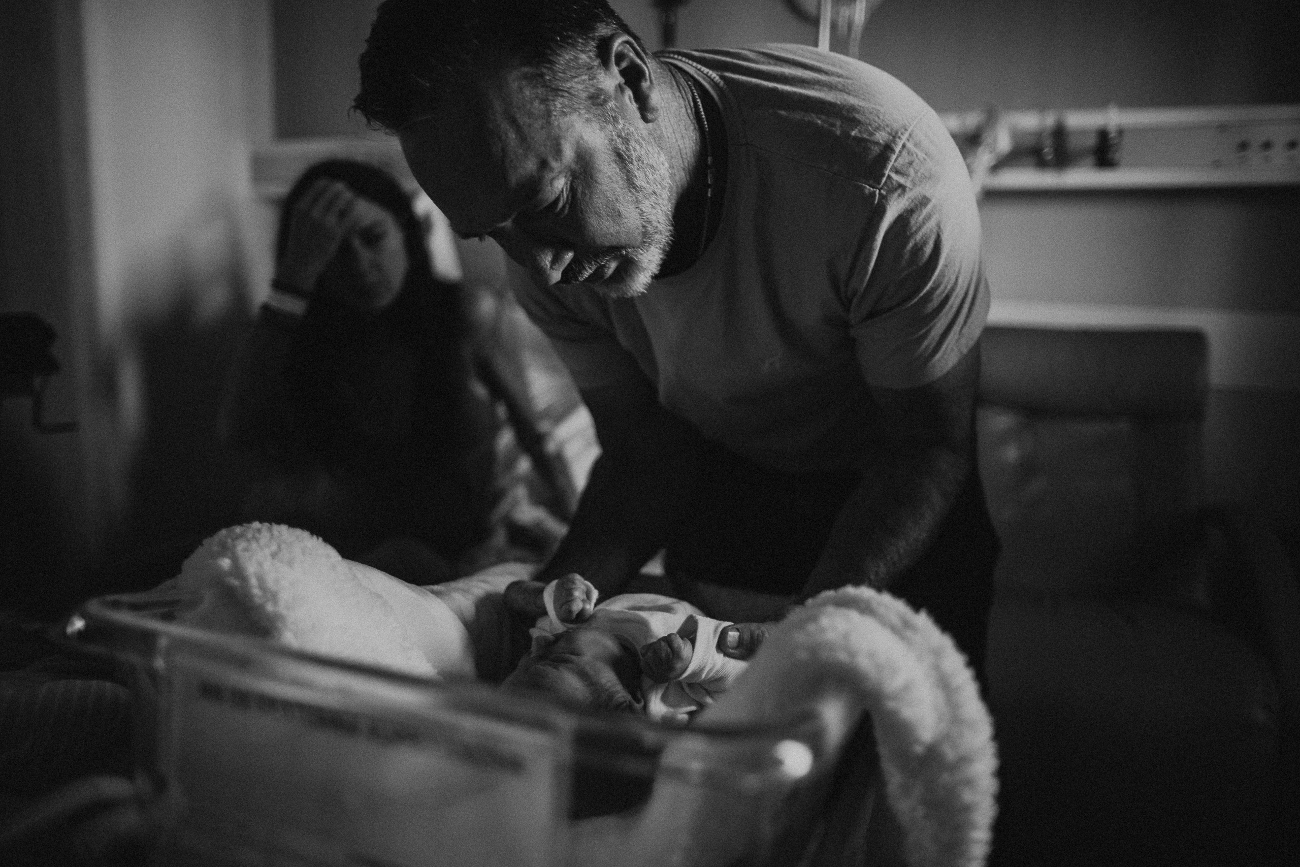 1 day before & after Helen’s Birth. Fotografa documental de familia e nascimento em Florianópolis SC Daria Ermolaev