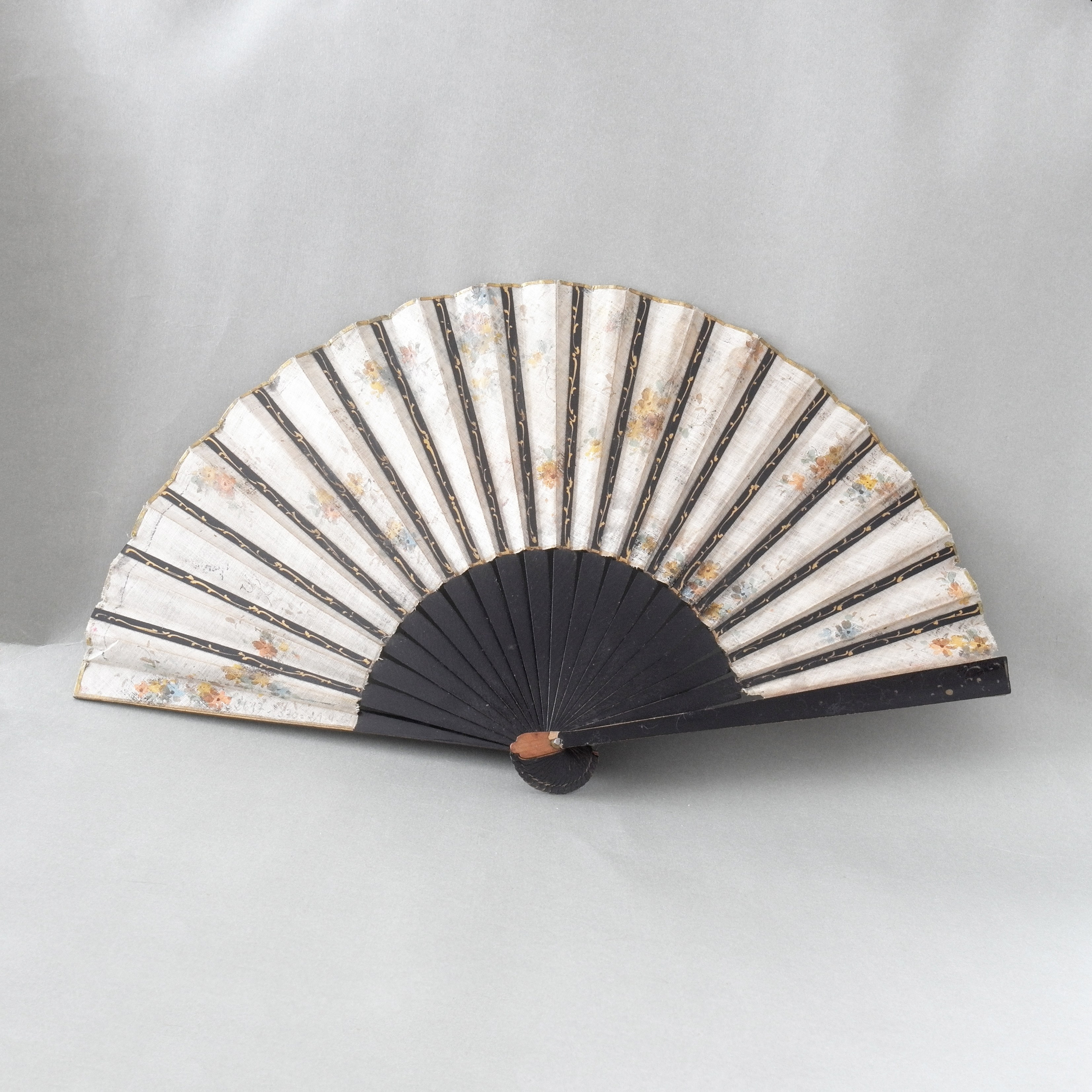 Flowerfan. Современнные и актикварные украшения в Барселоне, Москве и Санкт-Петербурге