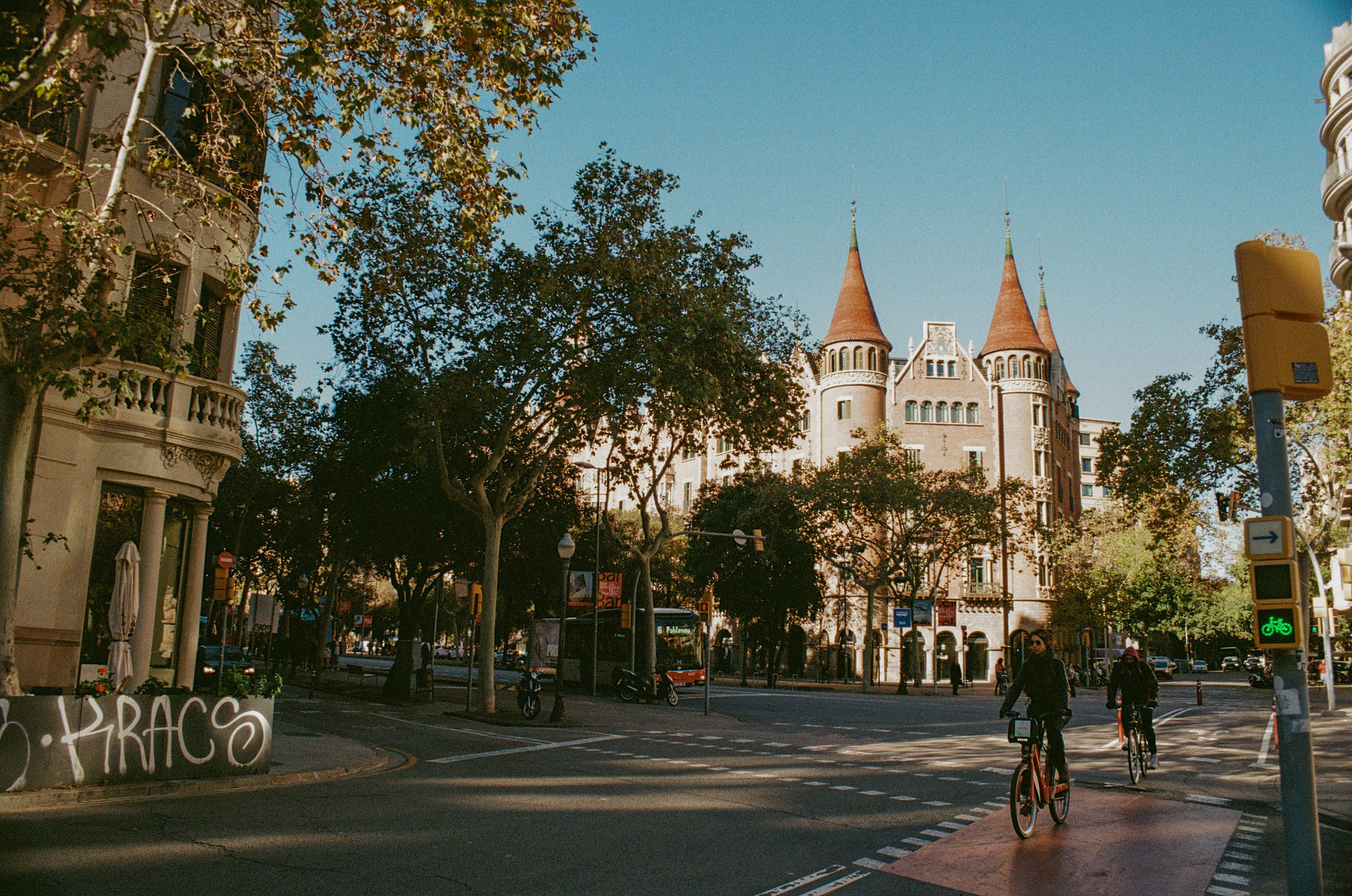Barcelona — Light, Rhythm and Architecture. Wedding Stories — Professional Wedding Photography & Videography in Germany, Italy, Spain & all across Europe